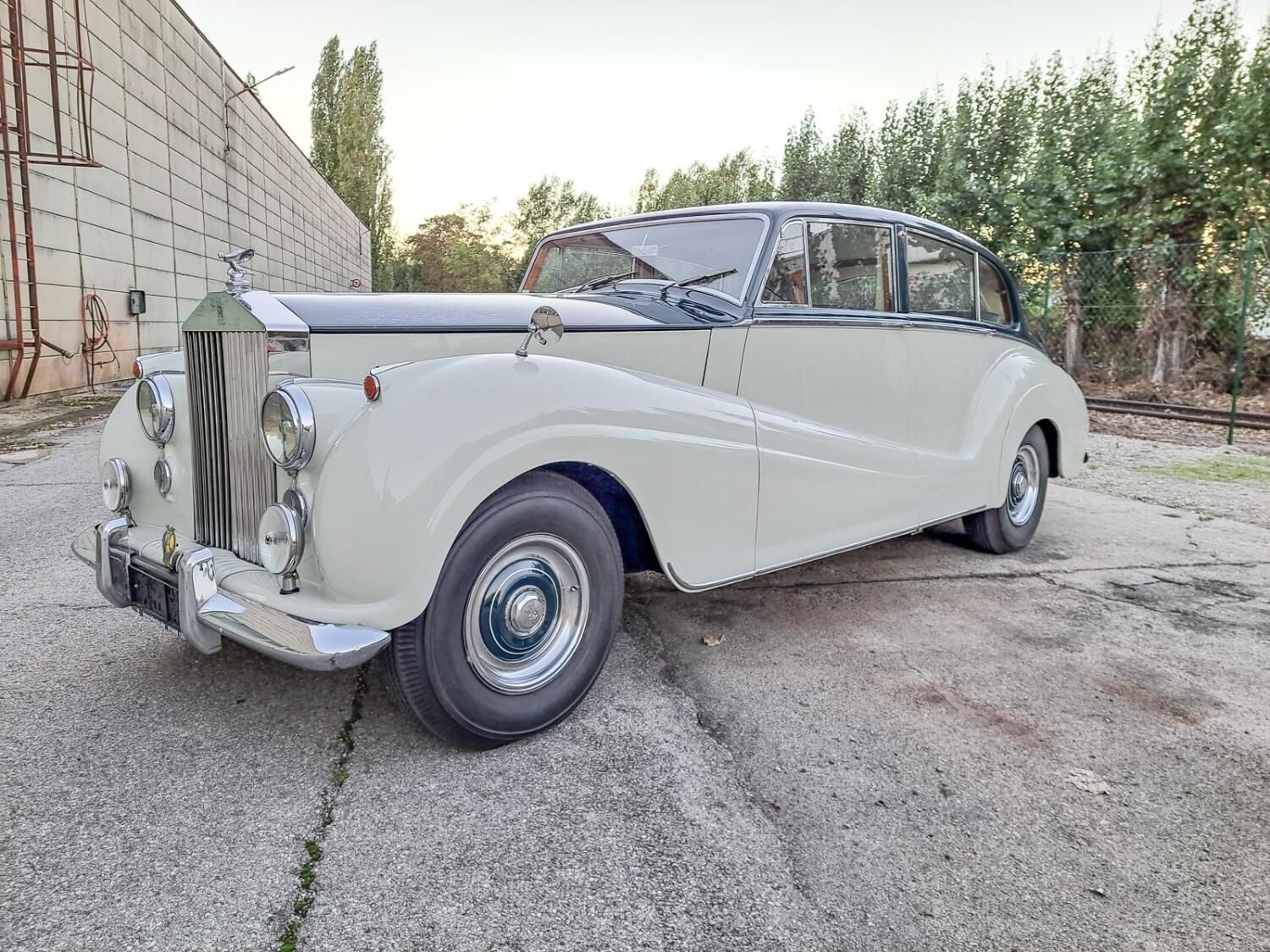 Der Rolls-Royce aus dem Jahr 1955 kommt nun unter den Hammer.