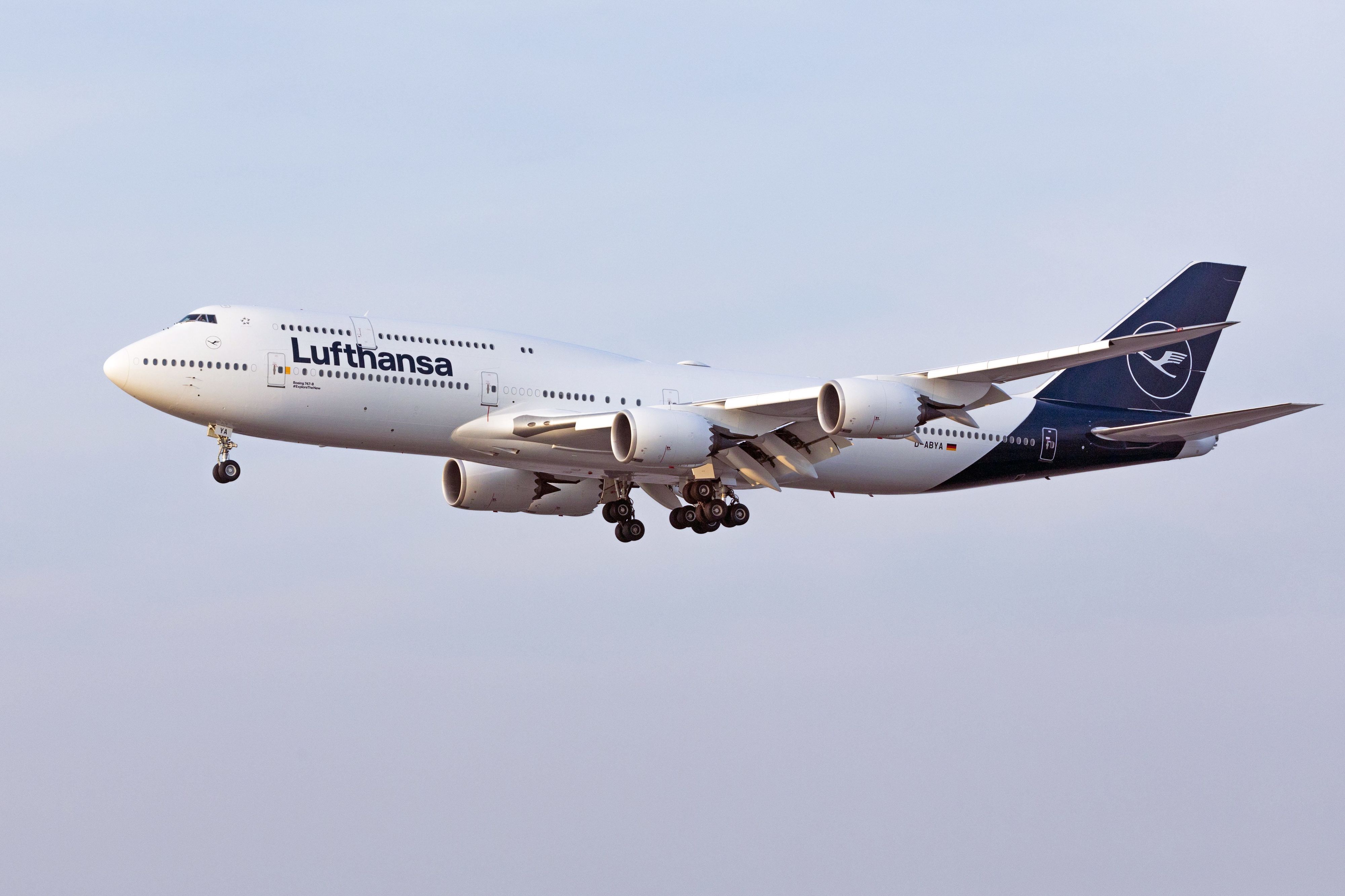 Ein Lufthansa-Jumbo-Jet ist in der Nacht auf Dienstag in schwere Turbulenzen geraten, elf Passagiere wurden verletzt.