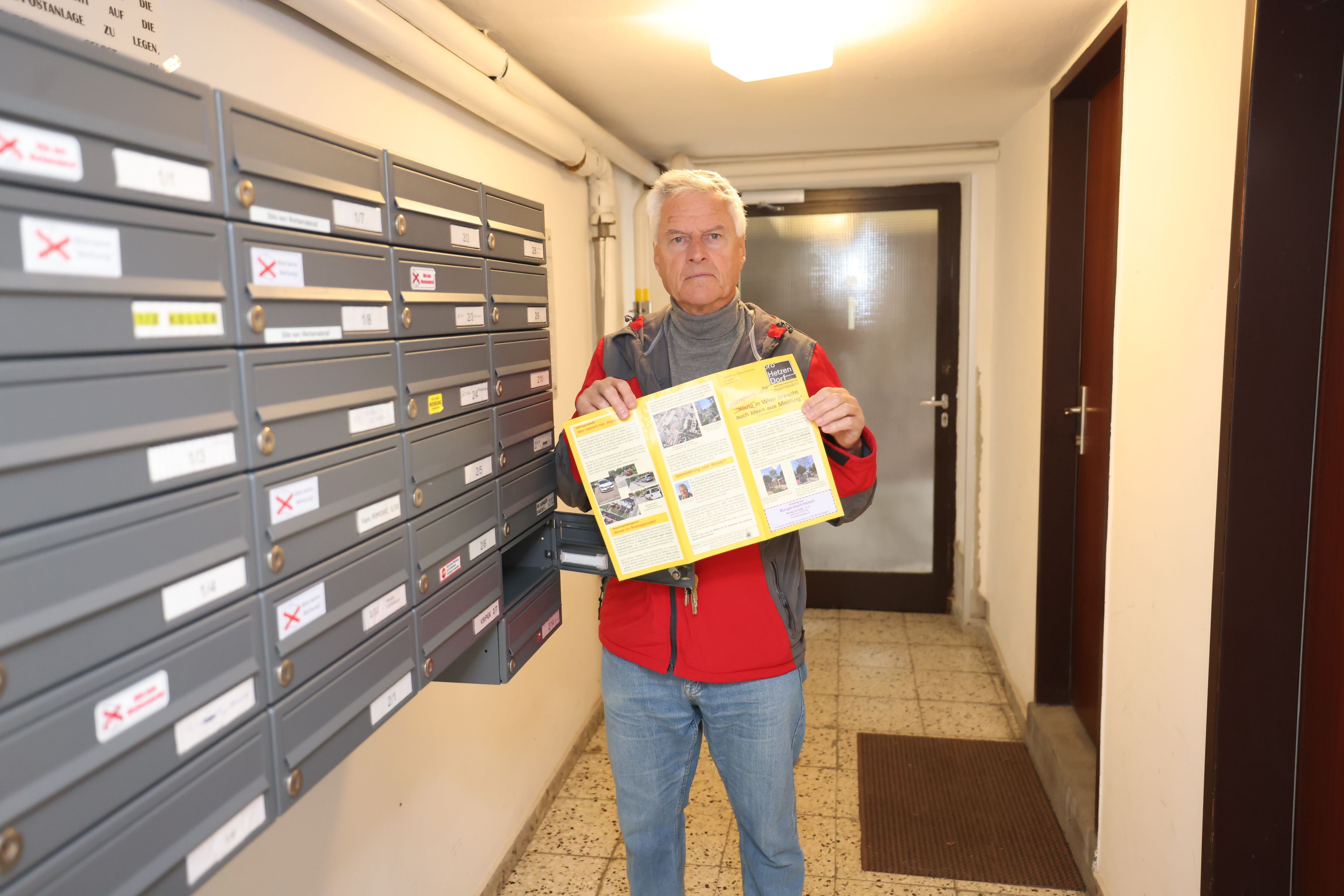 Franz Schodl (74) von Pro Hetzendorf ärgert sich über die Post(zustellung).