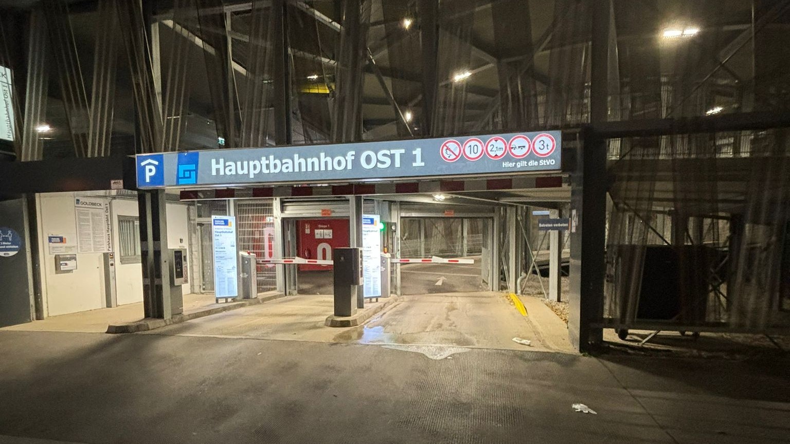 Heute.at - 49 Autos zerstört! Jetzt spricht Wiener Garagen-Boss