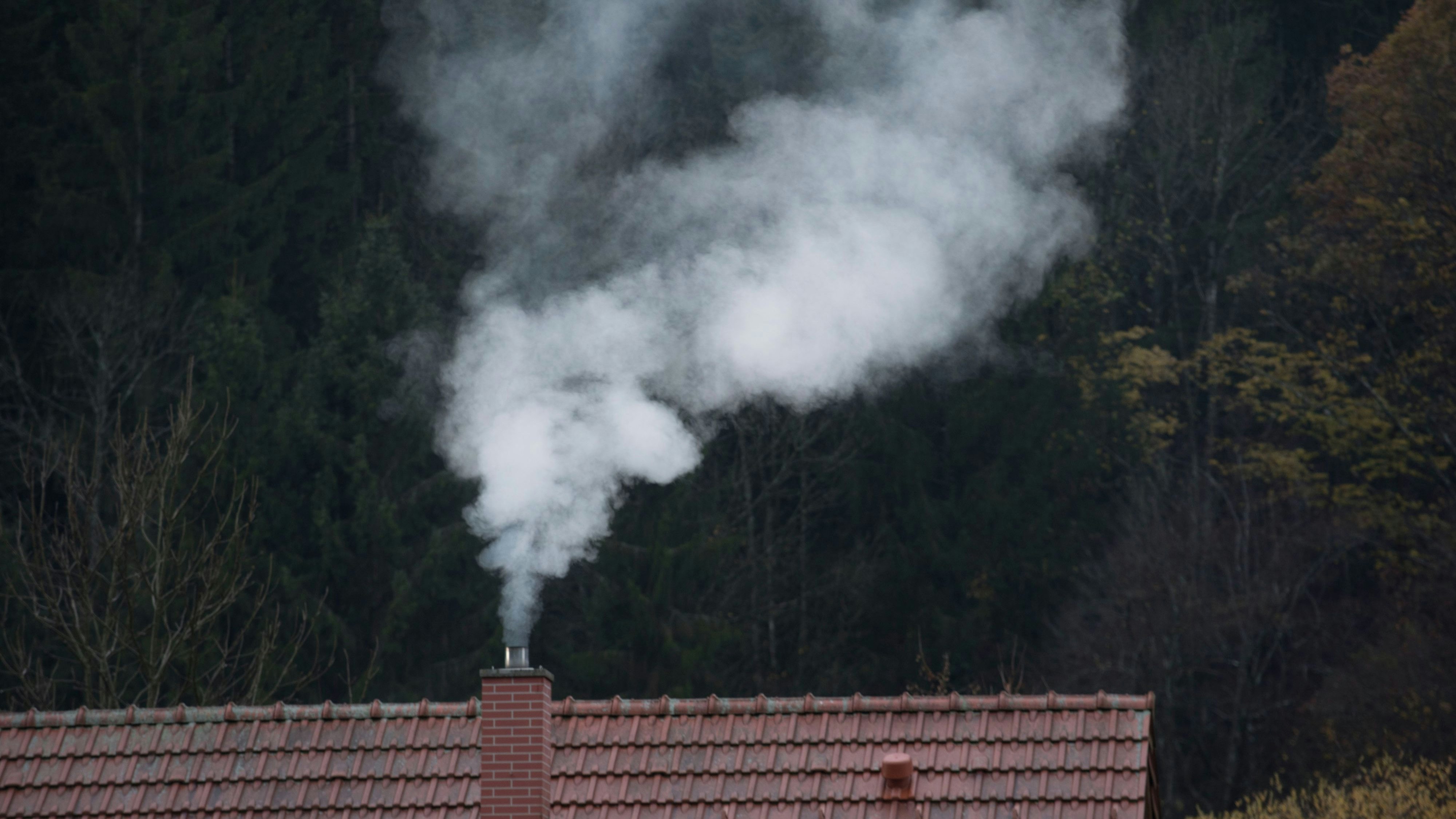 Hausbrand ist gerade im Herbst und Winter einer der größten Luftverschmutzer