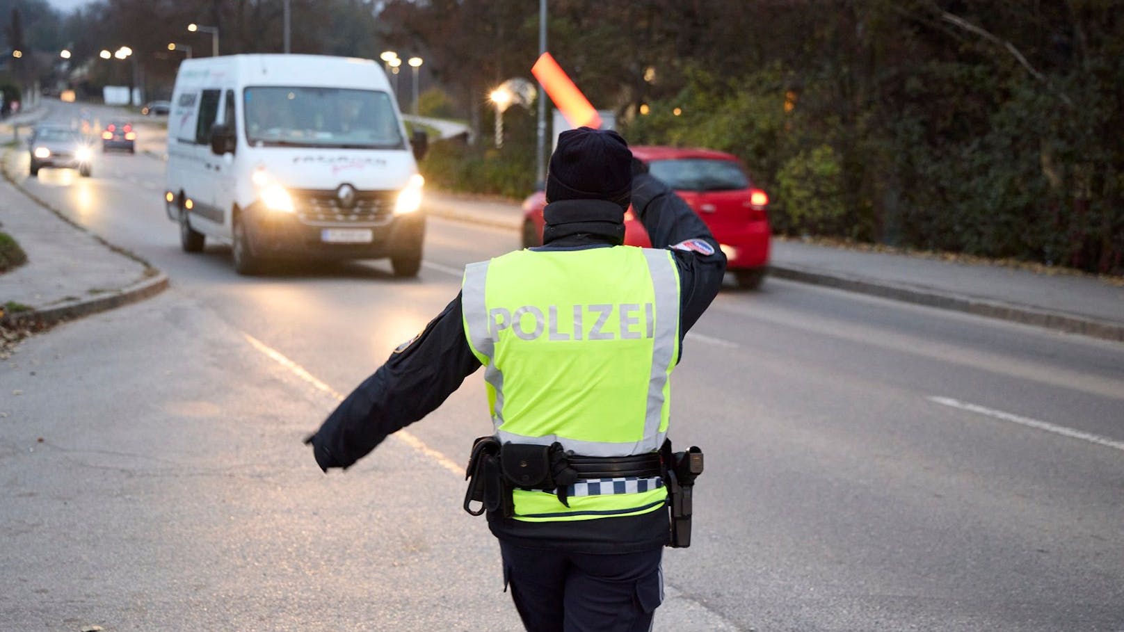 Mit der Aktion wollen Öamtc und Polizei Fahrer aufmerksam machen, ihre Scheinwerfer zu überprüfen.