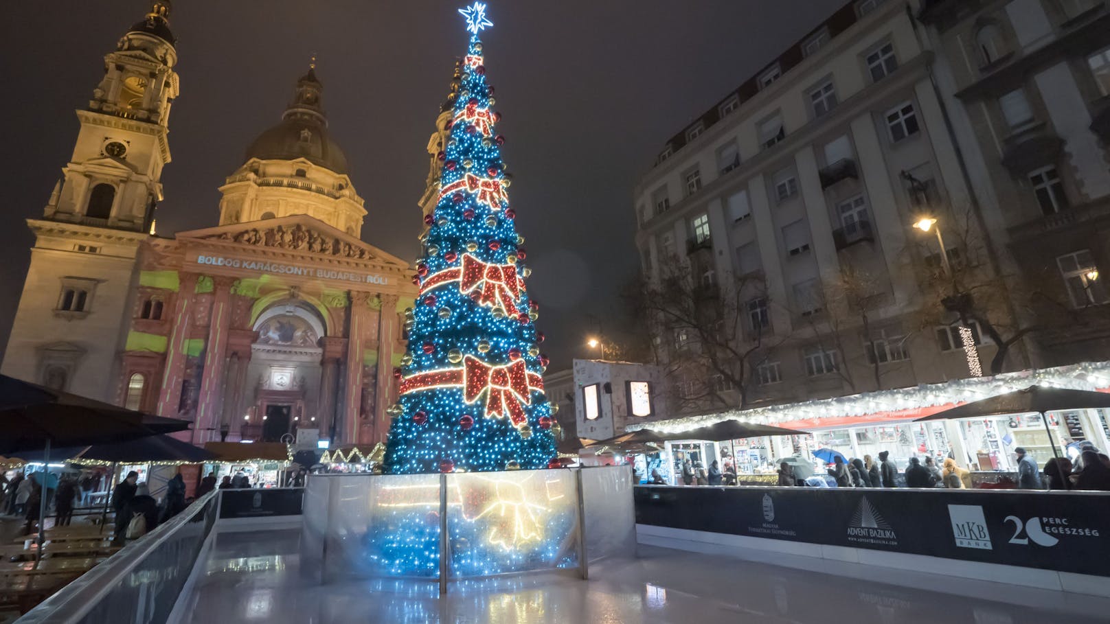 Platz 1: Weihnachtsmarkt bei der St. Stephans Basilika in Budapest, Ungarn, 15. November 2024 – 1. Januar 2025