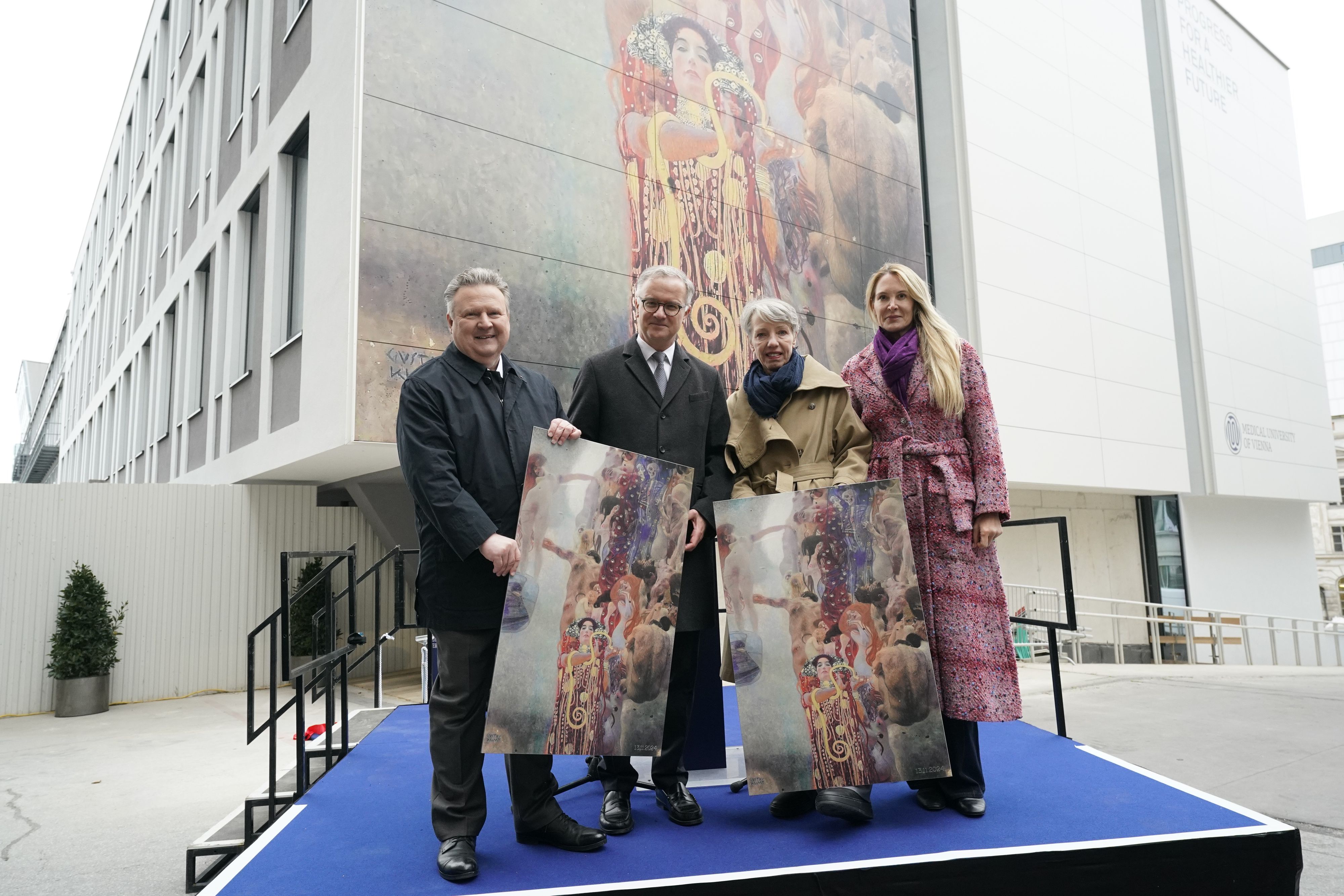 Bürgermeister Michael Ludwig, MedUni-Wien-Rektor Markus Müller, Belvedere-Generaldirektorin Stella Rollig und Unirat-Vorsitzende Eva Dichand präsentieren 