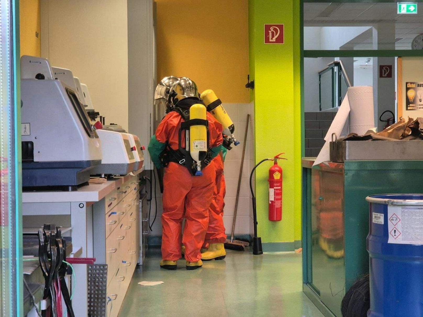 Großeinsatz nach Säureaustritt in Schule in Neunkirchen