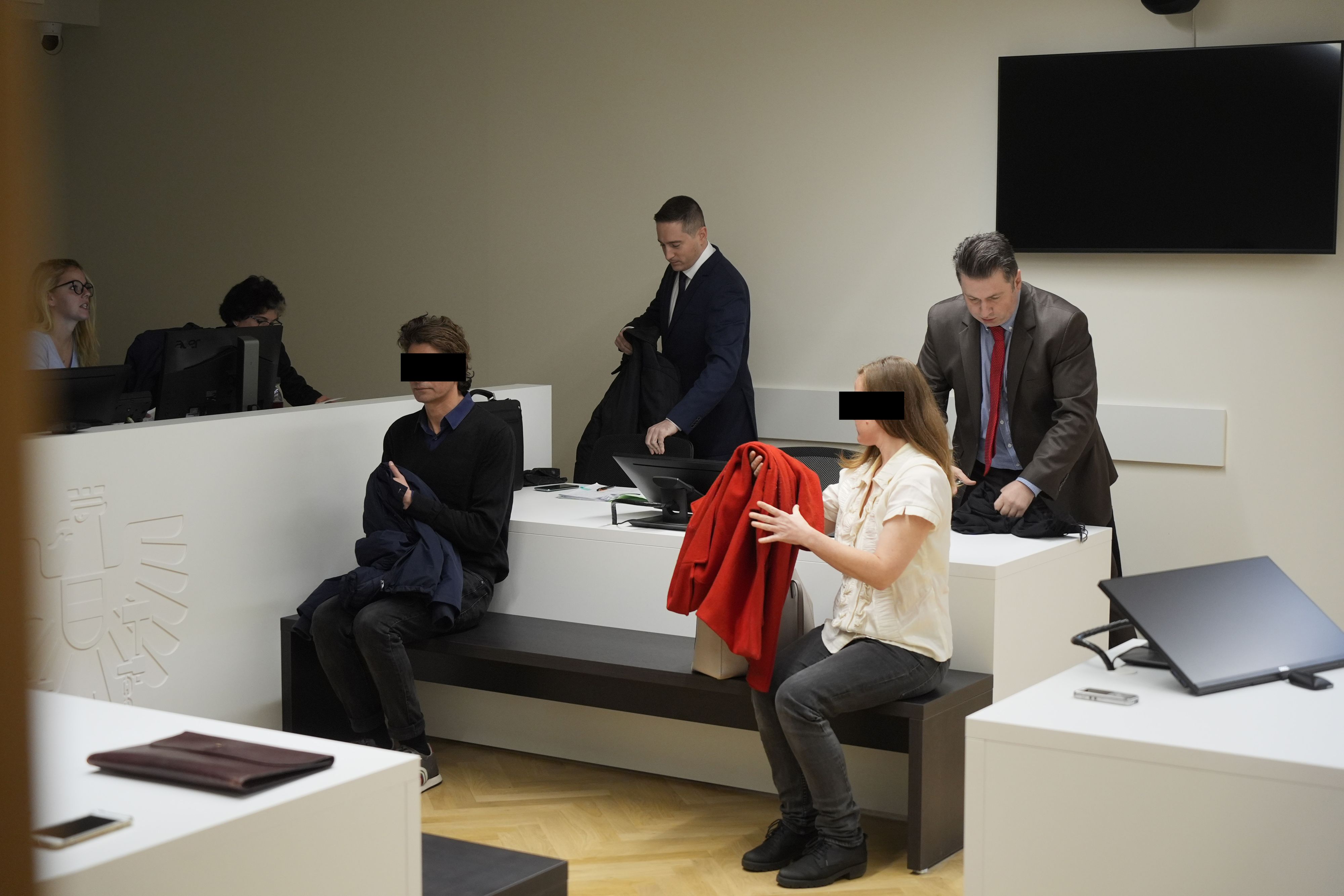 Die beiden Eltern saßen auf der Anklagebank – doch am Ende verließen sie das Gerichtsgebäude mit einem Freispruch.