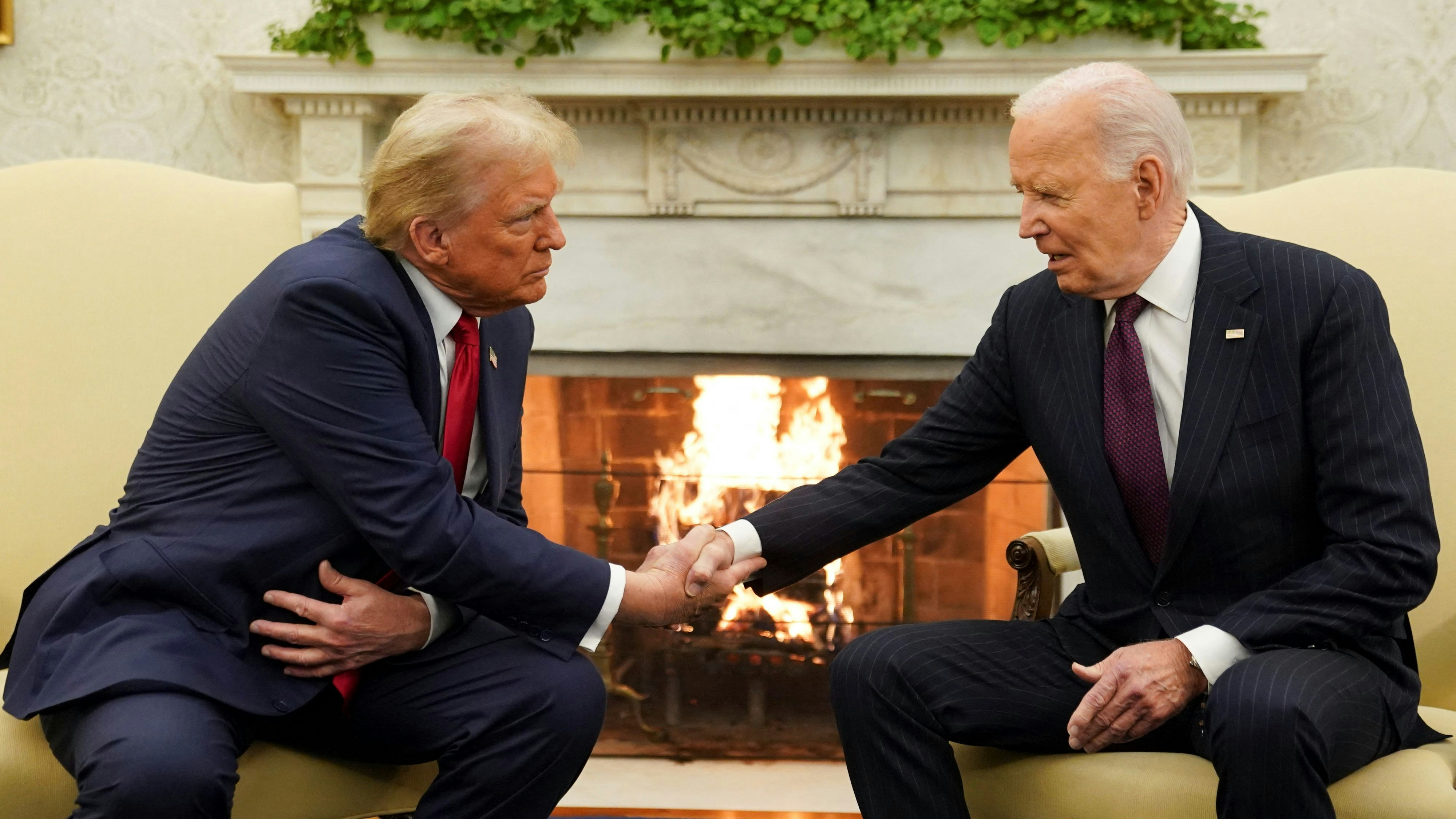 Trump dankte Biden für eine reibungslose Übergabe, worauf Biden mit "Gern geschehen" antwortete.