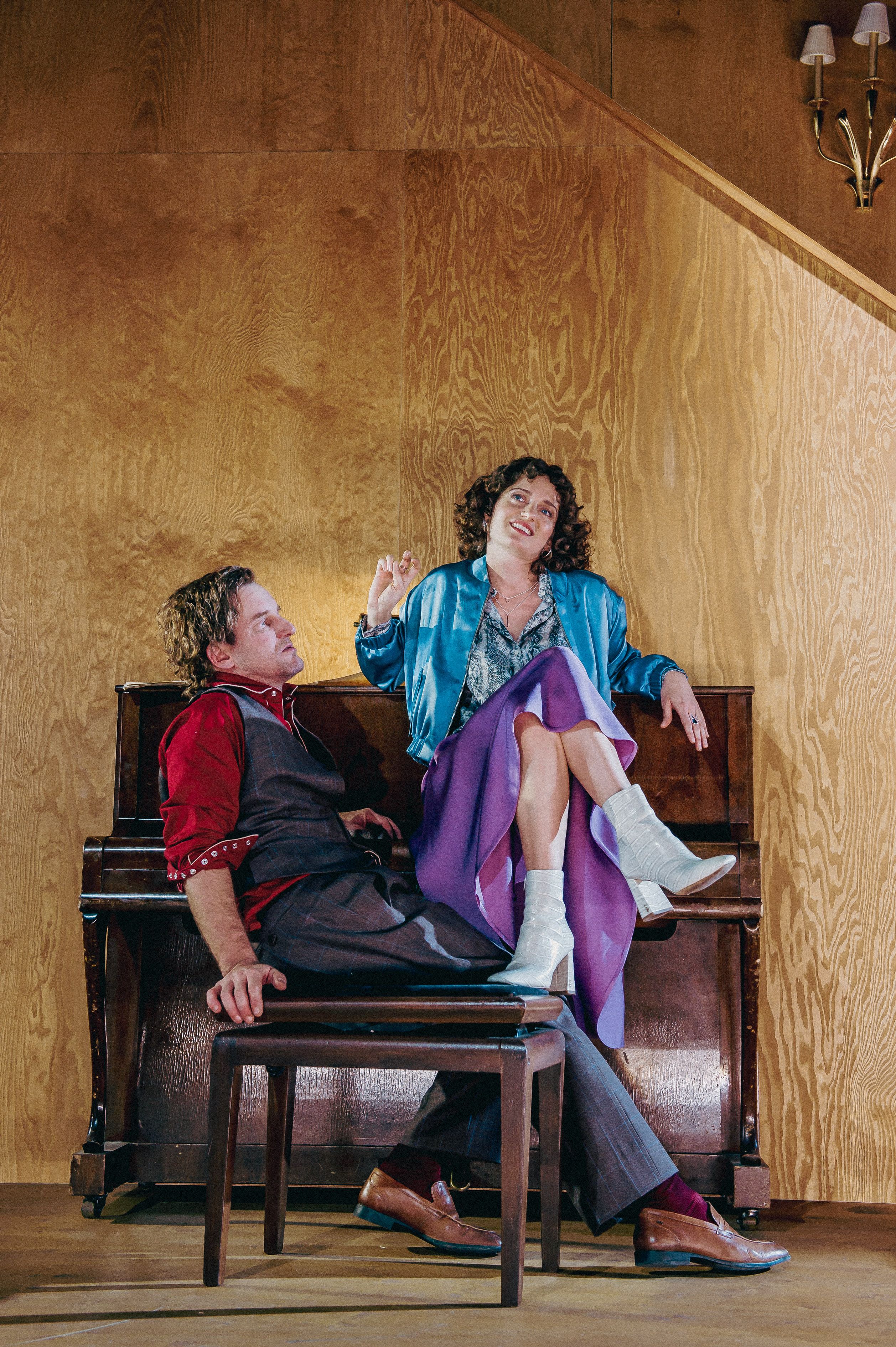 Wanja (Raphael von Bargen) und Jelena (Alma Hasun).