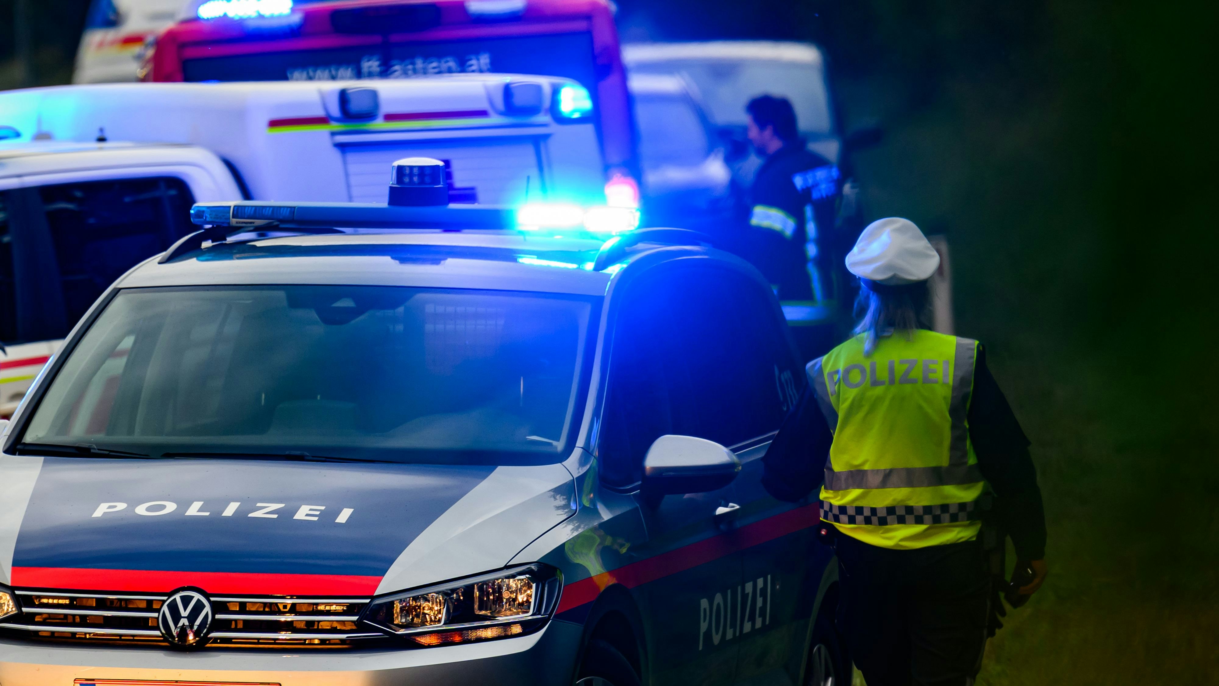 Trotz rascher Hilfe verstarb der Mann noch an der Unfallstelle. (Symbolbild)