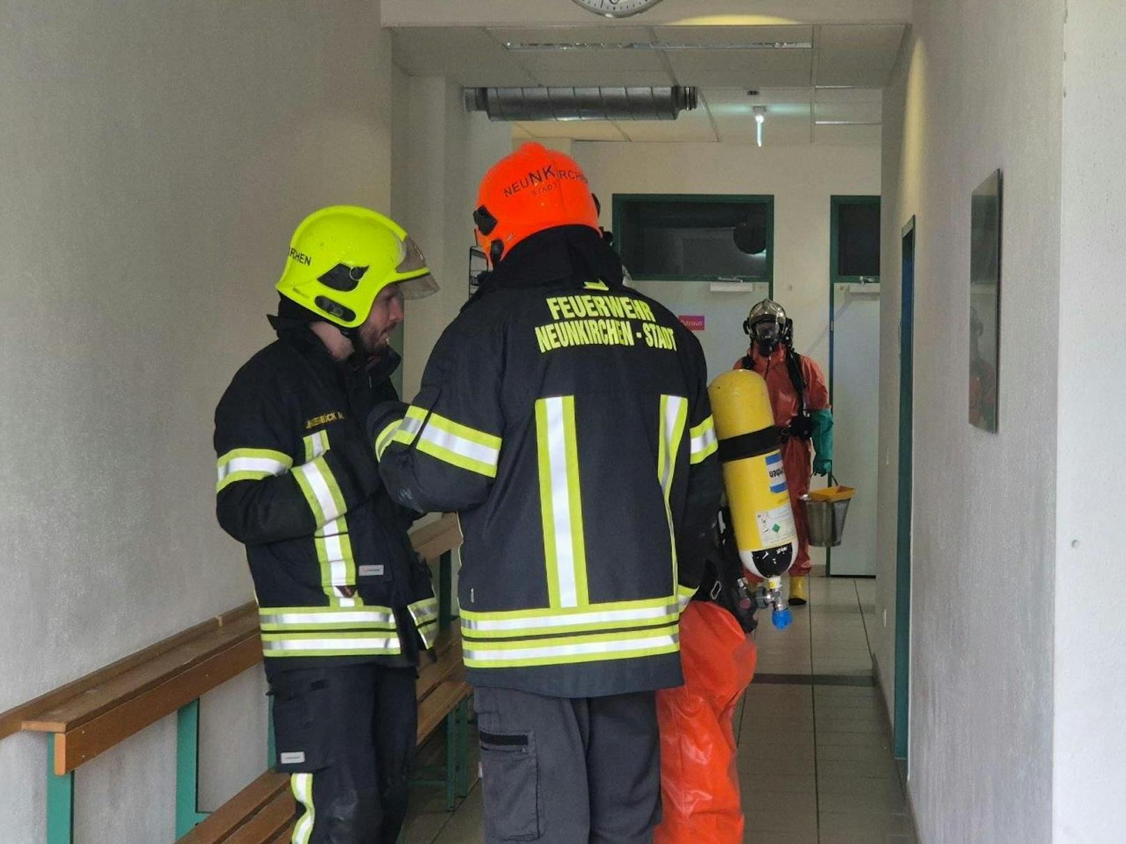 Großeinsatz nach Säureaustritt in Schule in Neunkirchen