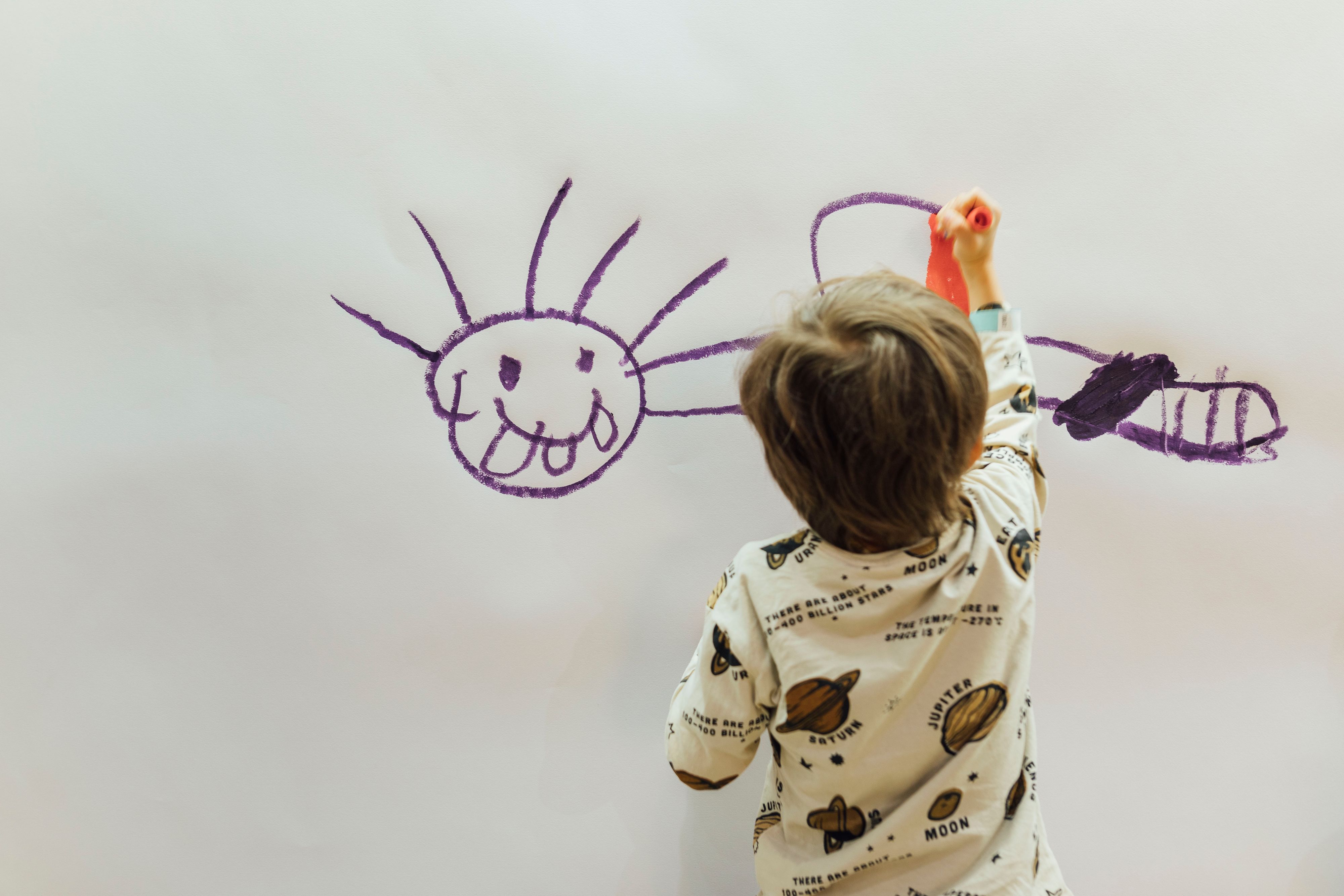 Platz zum Tanzen und Zeichnen gibt es beim Disco Drawing und einer Silent Disco in der mumok Lounge