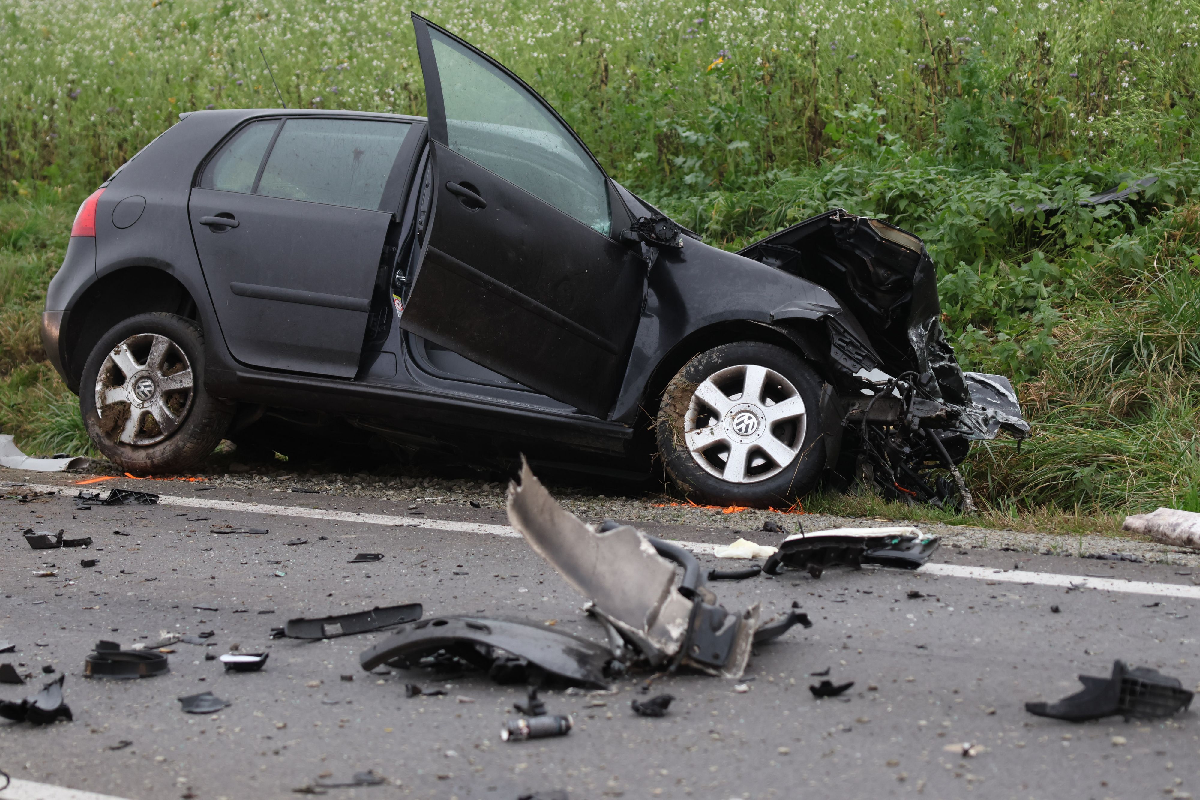 Das Auto des Lenkers wurde völlig zerstört.