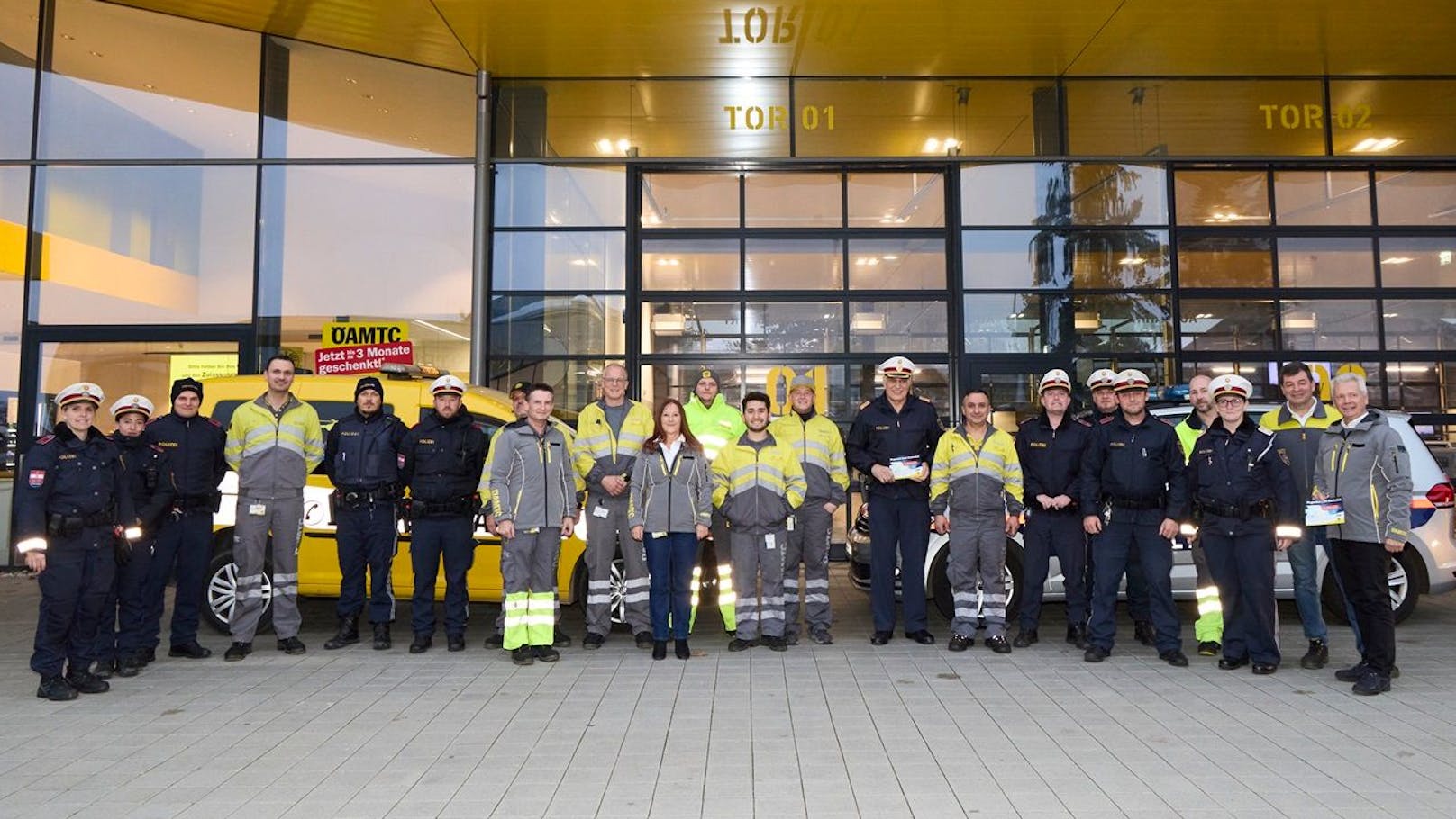 Mit der Aktion wollen Öamtc und Polizei Fahrer aufmerksam machen, ihre Scheinwerfer zu überprüfen.