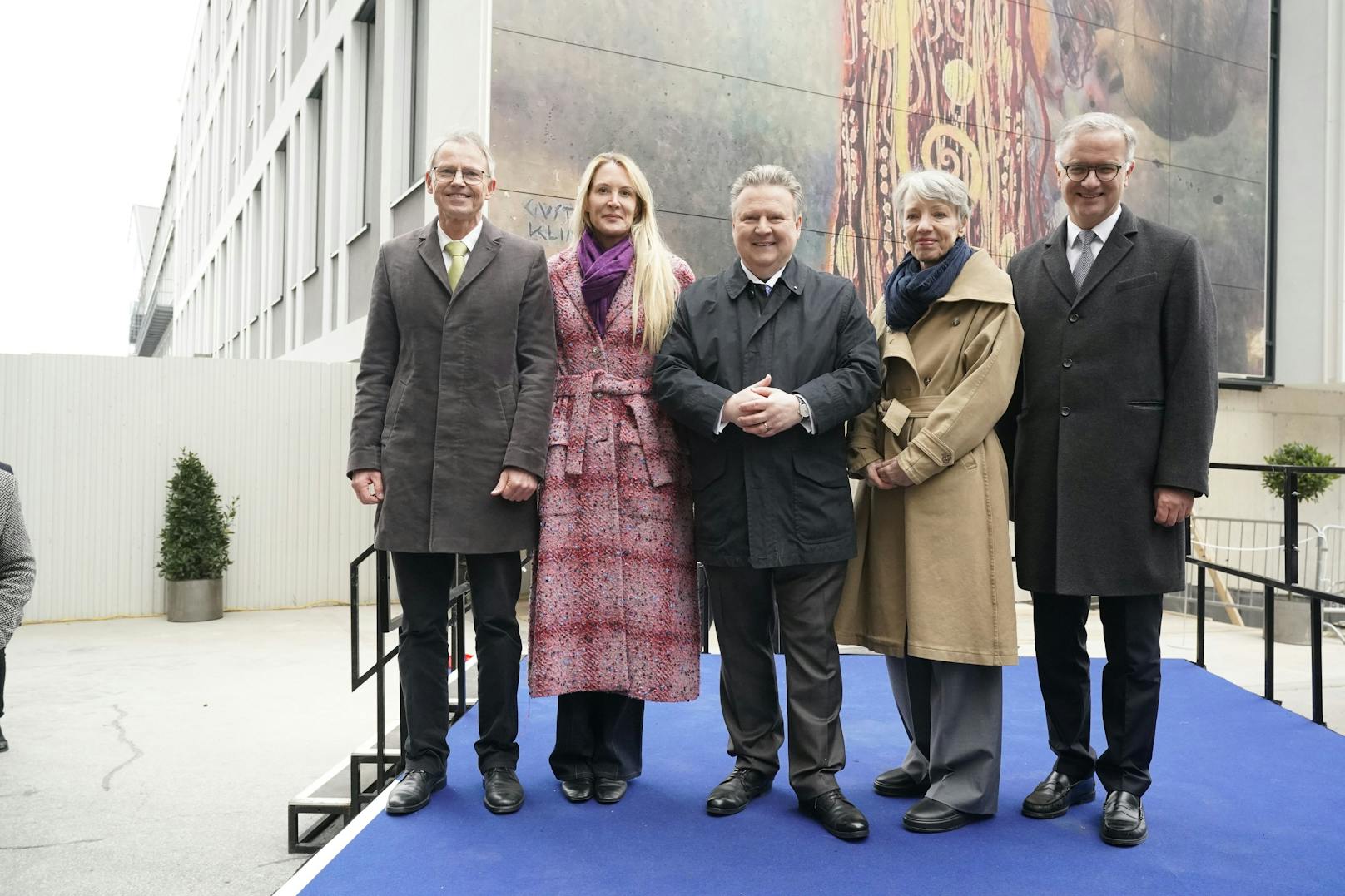 Belvedere-Kurator Franz Smola, Unirat-Vorsitzende Dr. Eva Dichand, Bürgermeister Michael Ludwig, Belvedere-Generaldirektorin Stella Rollig und MedUni-Wien-Rektor Markus Müller. (v.l.n.r.)