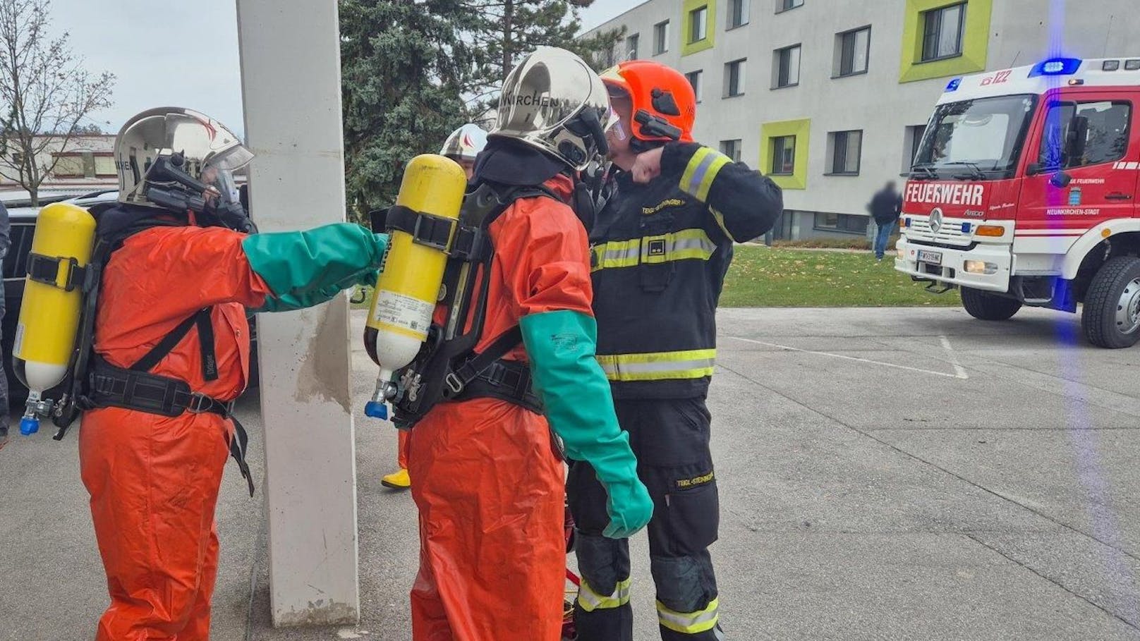 Großeinsatz nach Säureaustritt in Schule in Neunkirchen