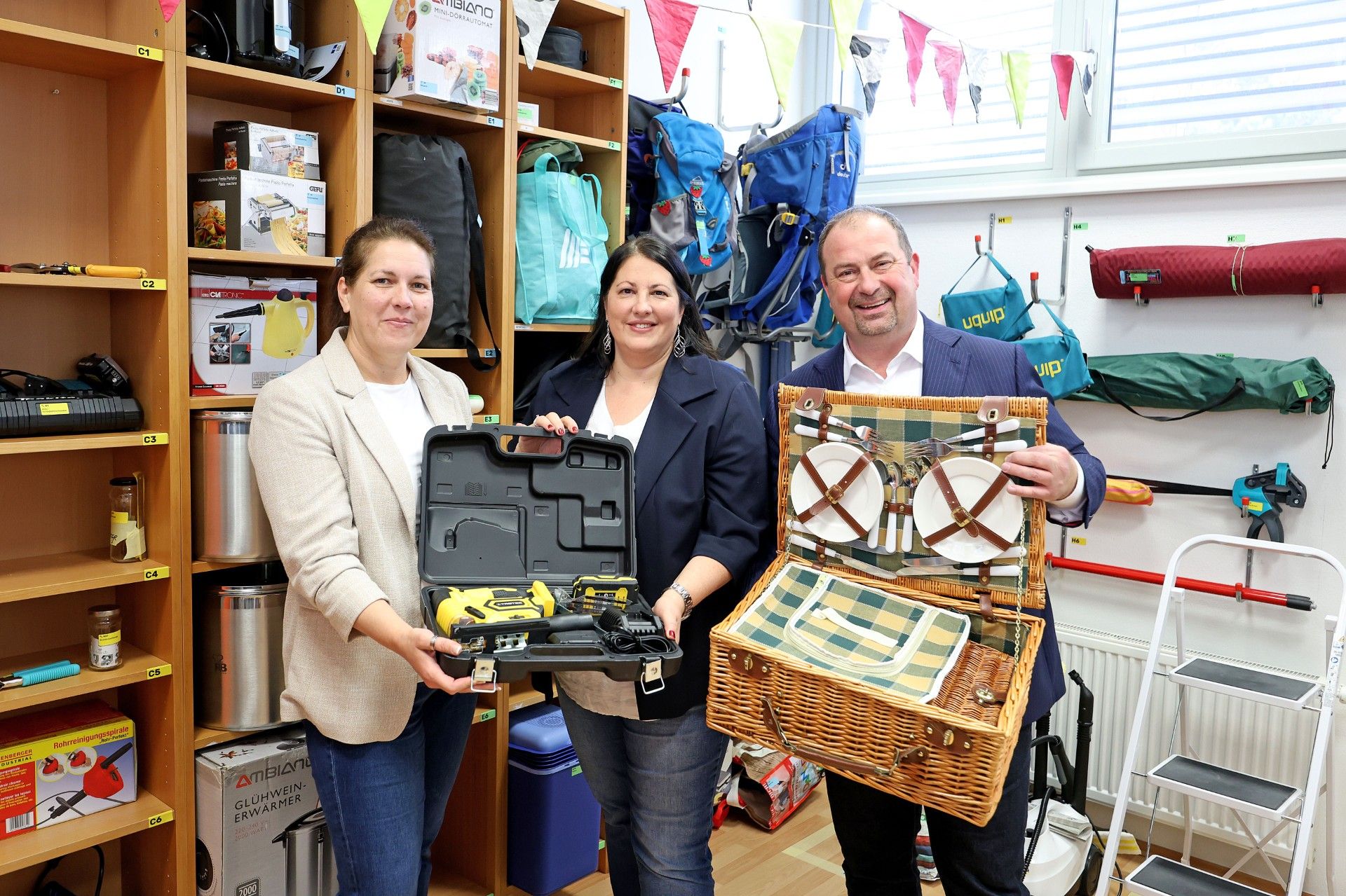 (v.l.n.r.) Bezirksvorsteherin Brigittenau Christine Dubravac-Widholm, Vizebürgermeisterin und Wohnbaustadträtin Kathrin Gaál und Bezirksvorsteher Leopoldstadt Alexander Nikolai in der 