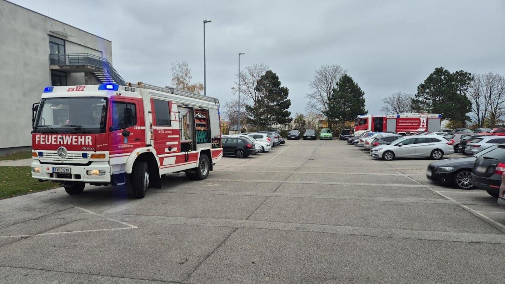 Großeinsatz nach Säureaustritt in Schule in Neunkirchen