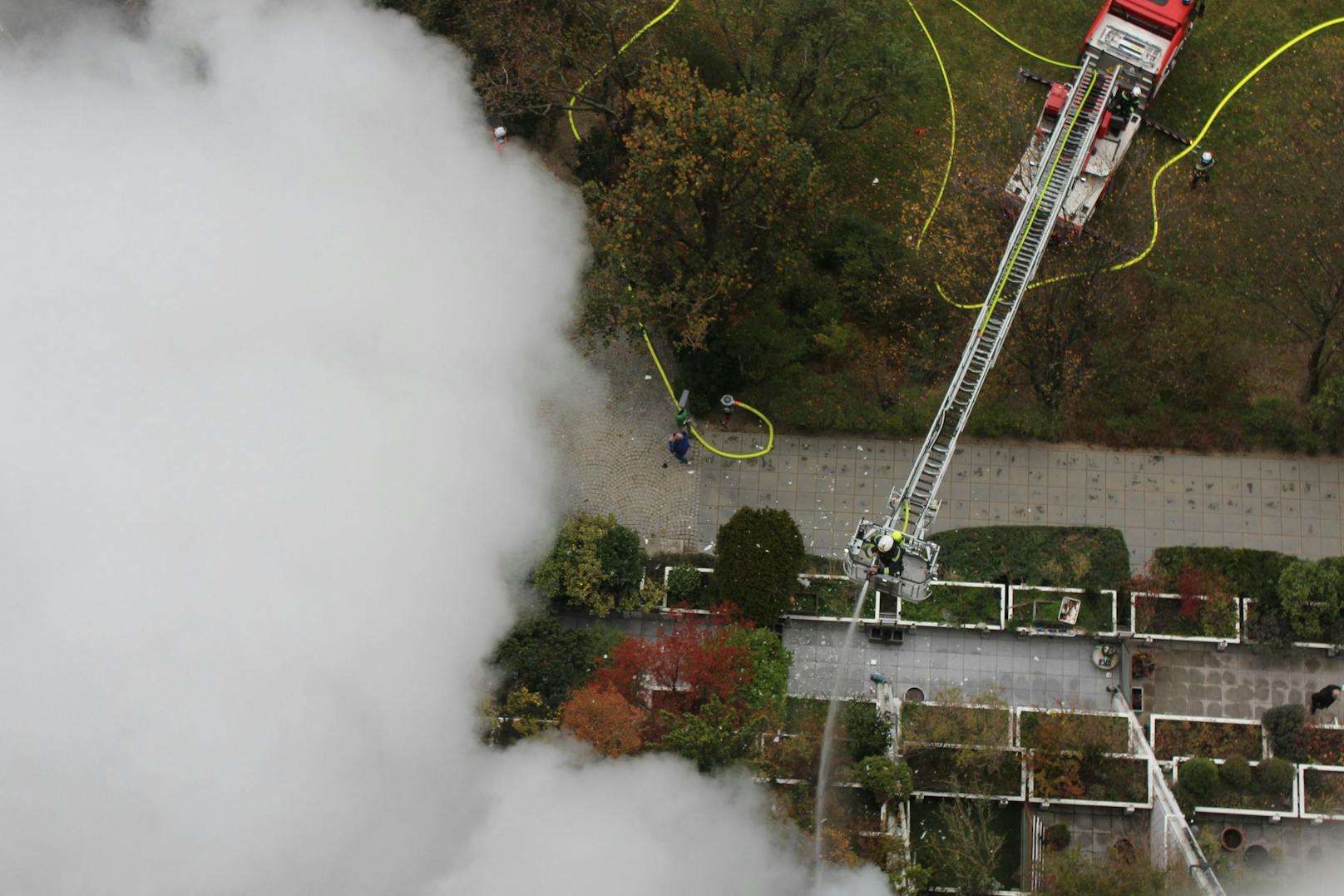 Feuer in Wien-Liesing! Eine Person wurde verletzt.