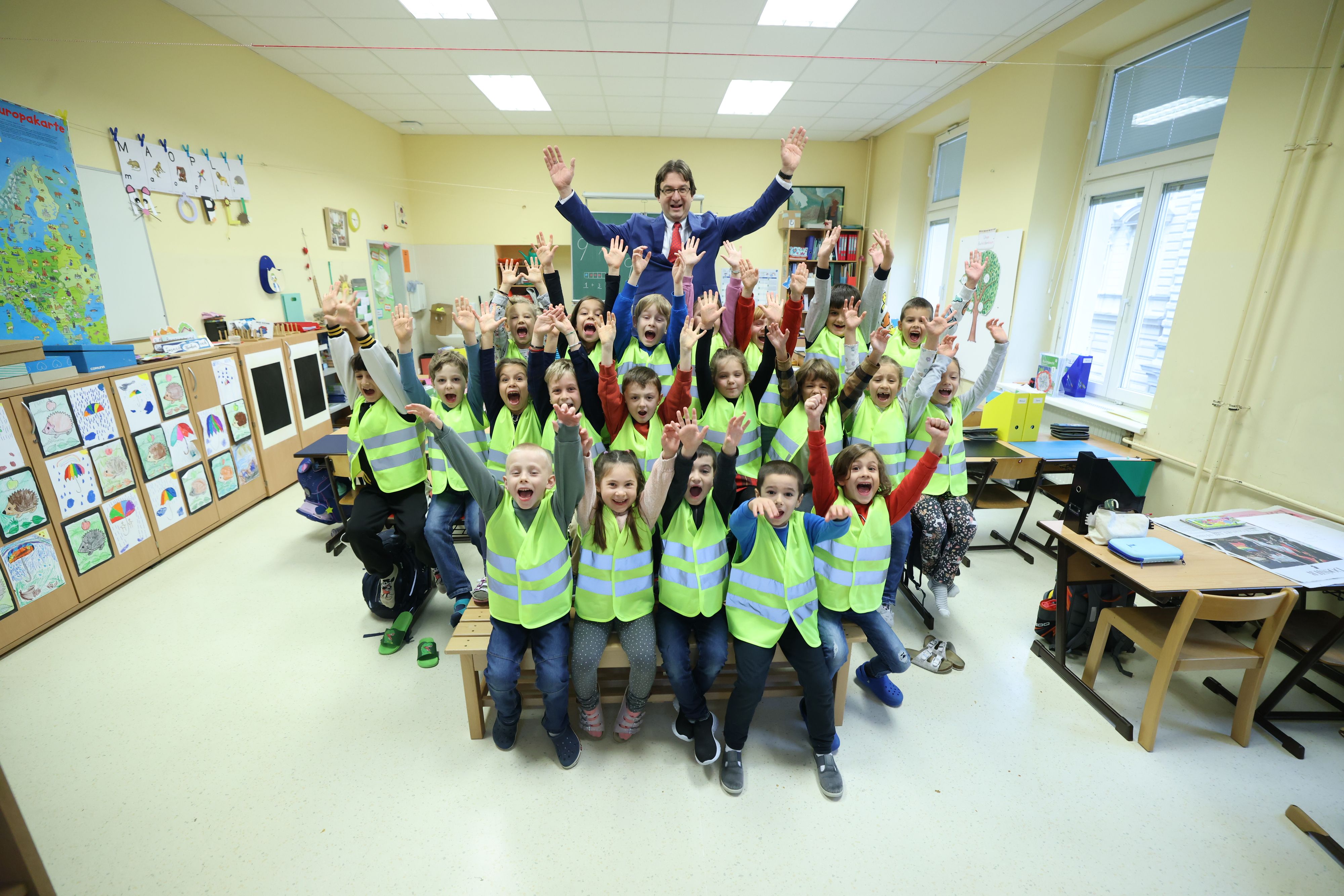 Heute.at - Warnwesten für alle Taferlklassler