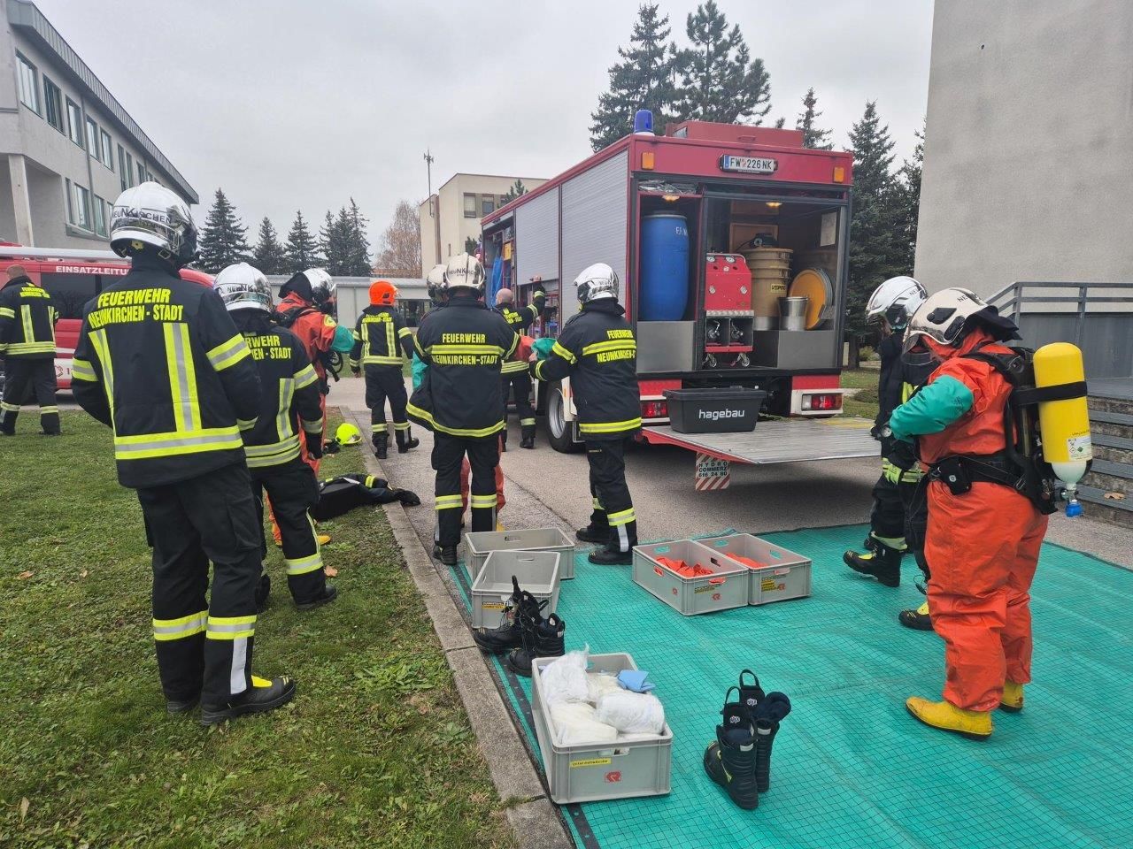 Großeinsatz nach Säureaustritt in Schule in Neunkirchen