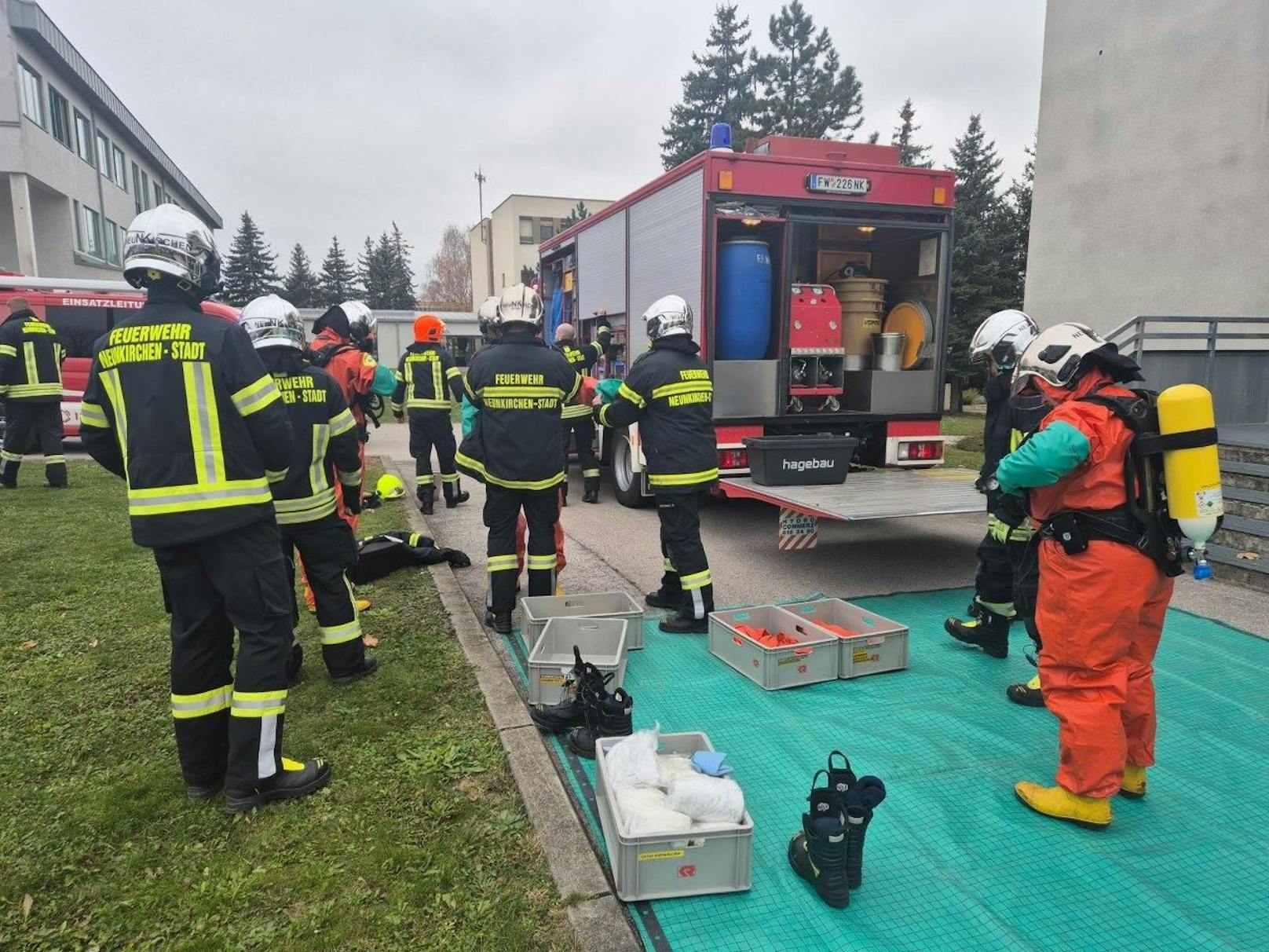 Großeinsatz nach Säureaustritt in Schule in Neunkirchen