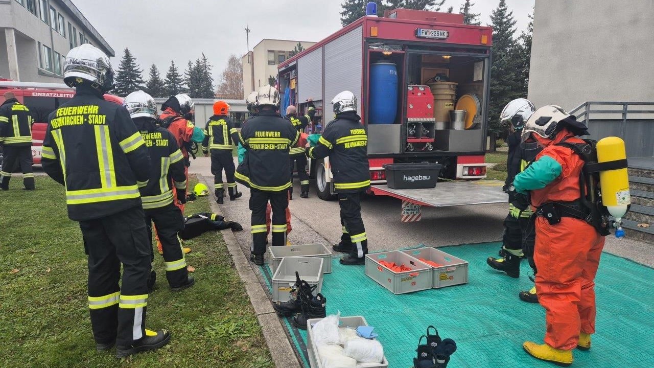 Großeinsatz nach Säureaustritt in Schule in Neunkirchen
