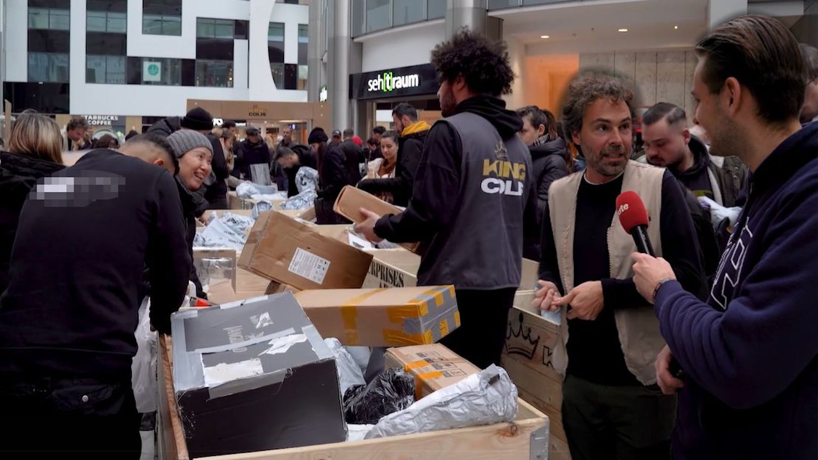 Mystery-Packerl in Wien! Mädchen findet Gold in Paket