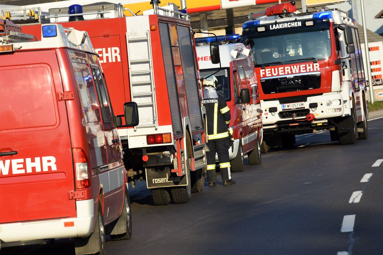Mehrere Feuerwehren standen am Donnerstag bei einem Brand in Schladming im Großeinsatz. (Symbolbild)
