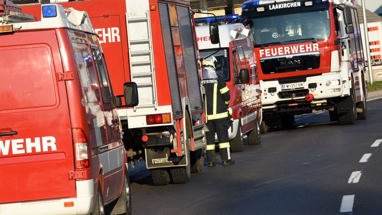 Mehrere Feuerwehren standen am Donnerstag bei einem Brand in Schladming im Großeinsatz. (Symbolbild)