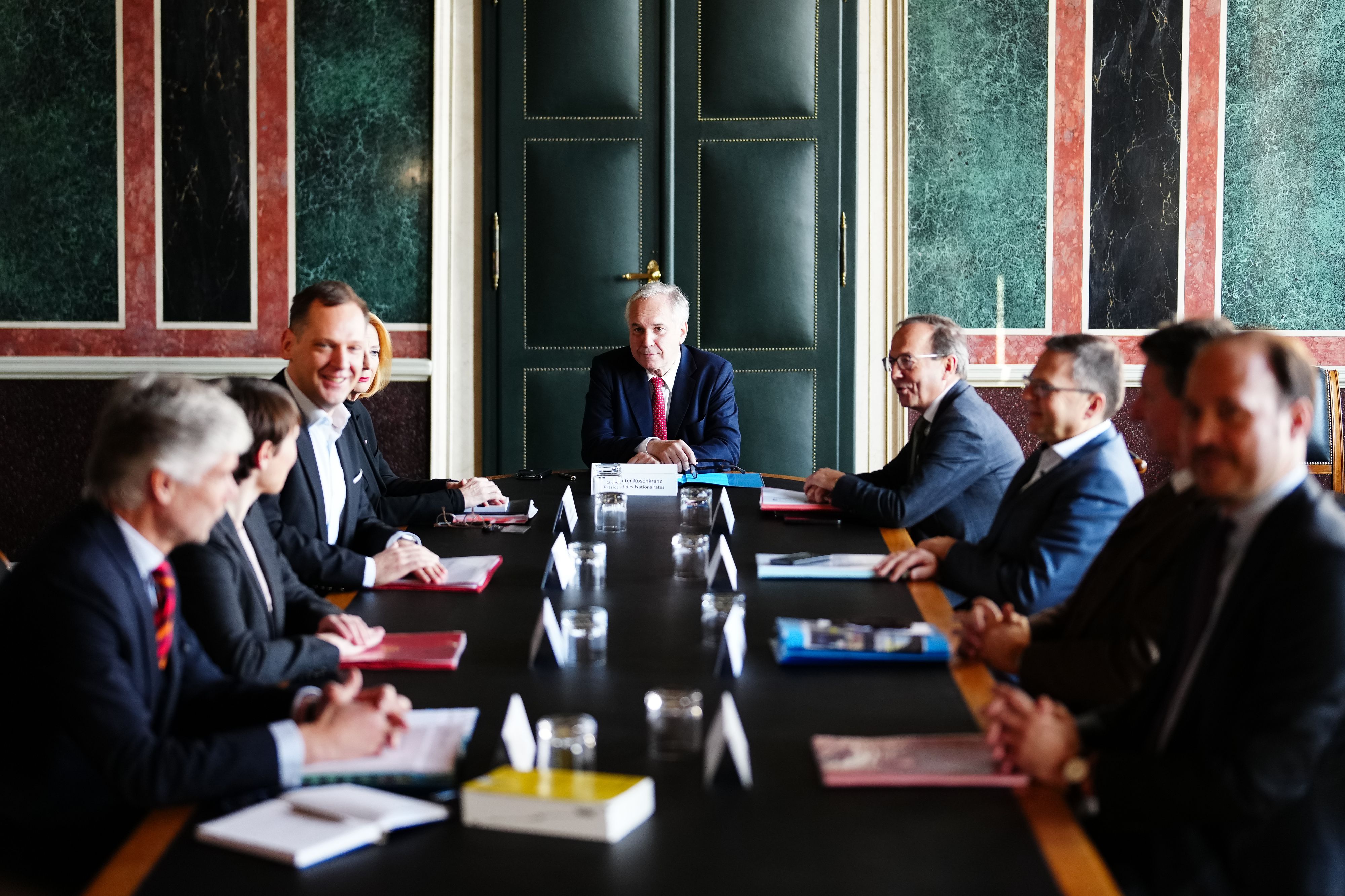 Erste Präsidialsitzung im Parlament unter Leitung von Walter Rosenkranz am 14. November 2024.