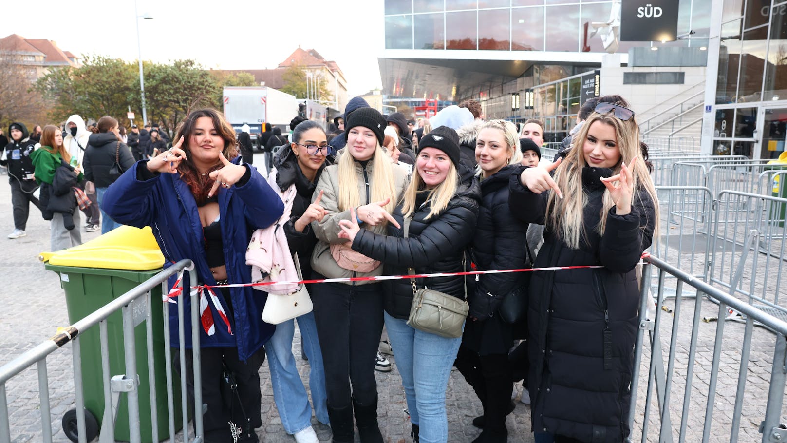 RAF Camora in Wien! Fans warten sieben Stunden lang