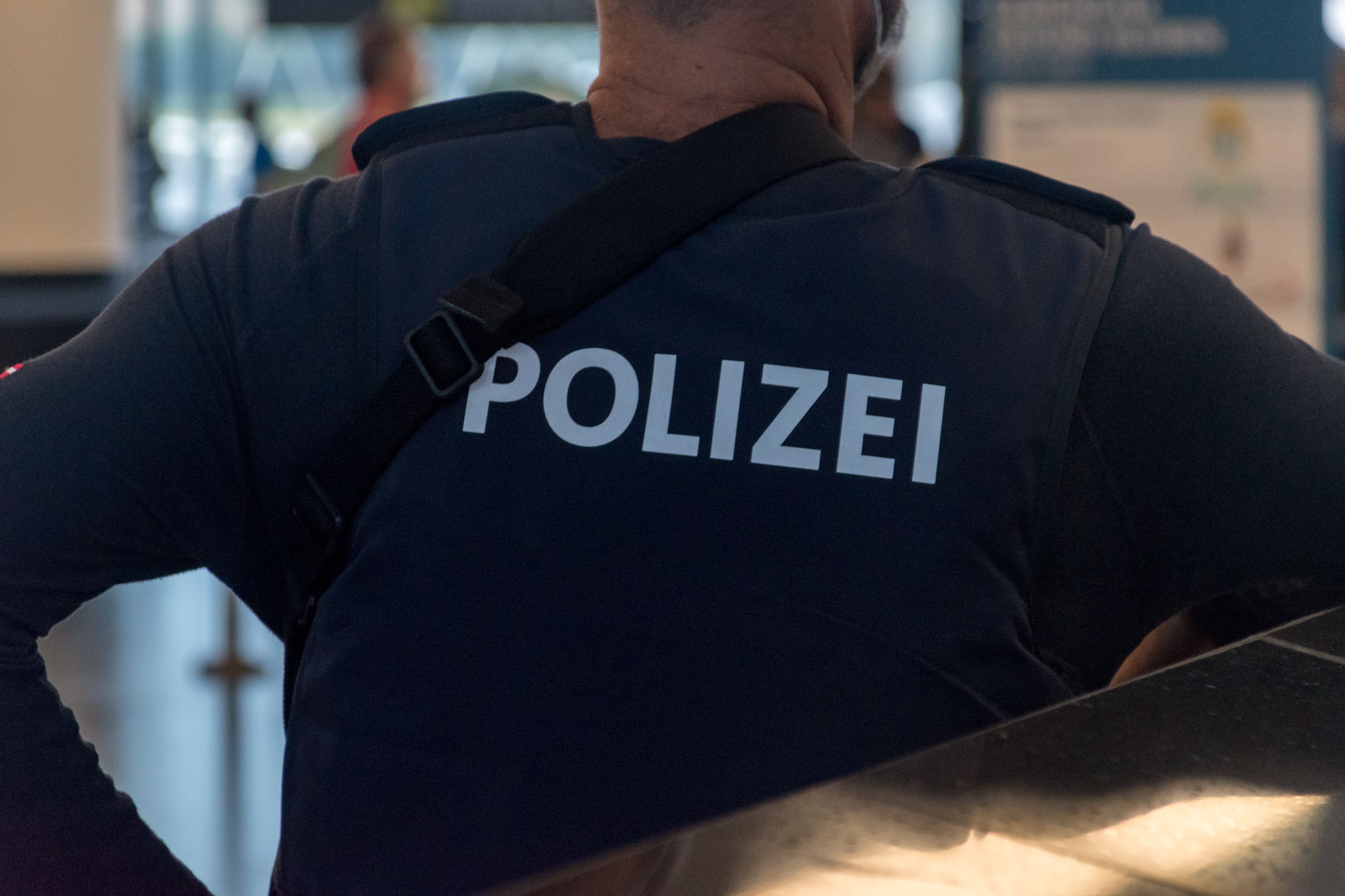 Polizisten ertappten die Frau in flagranti. (Symbolbild)