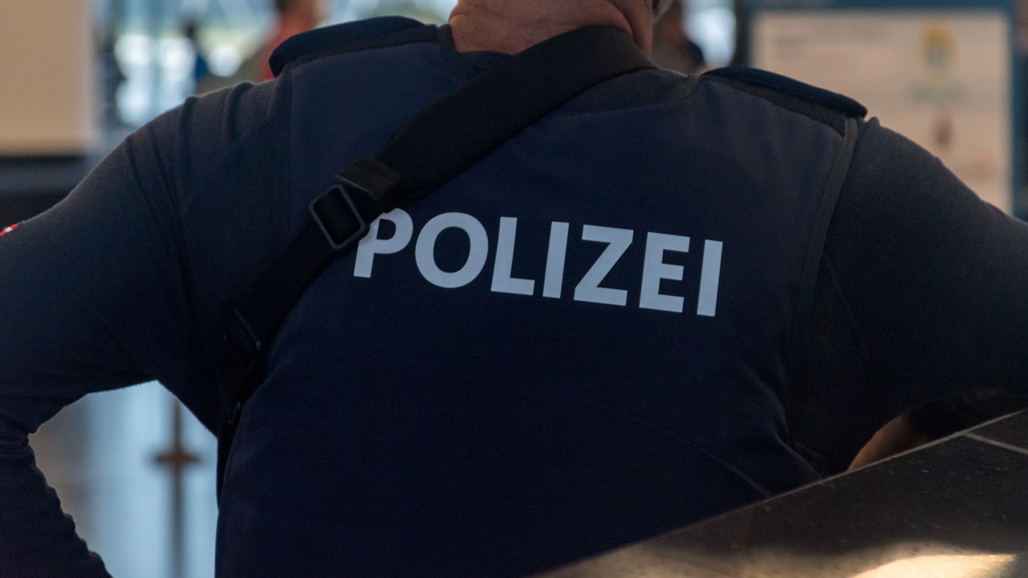 Polizisten ertappten die Frau in flagranti. (Symbolbild)