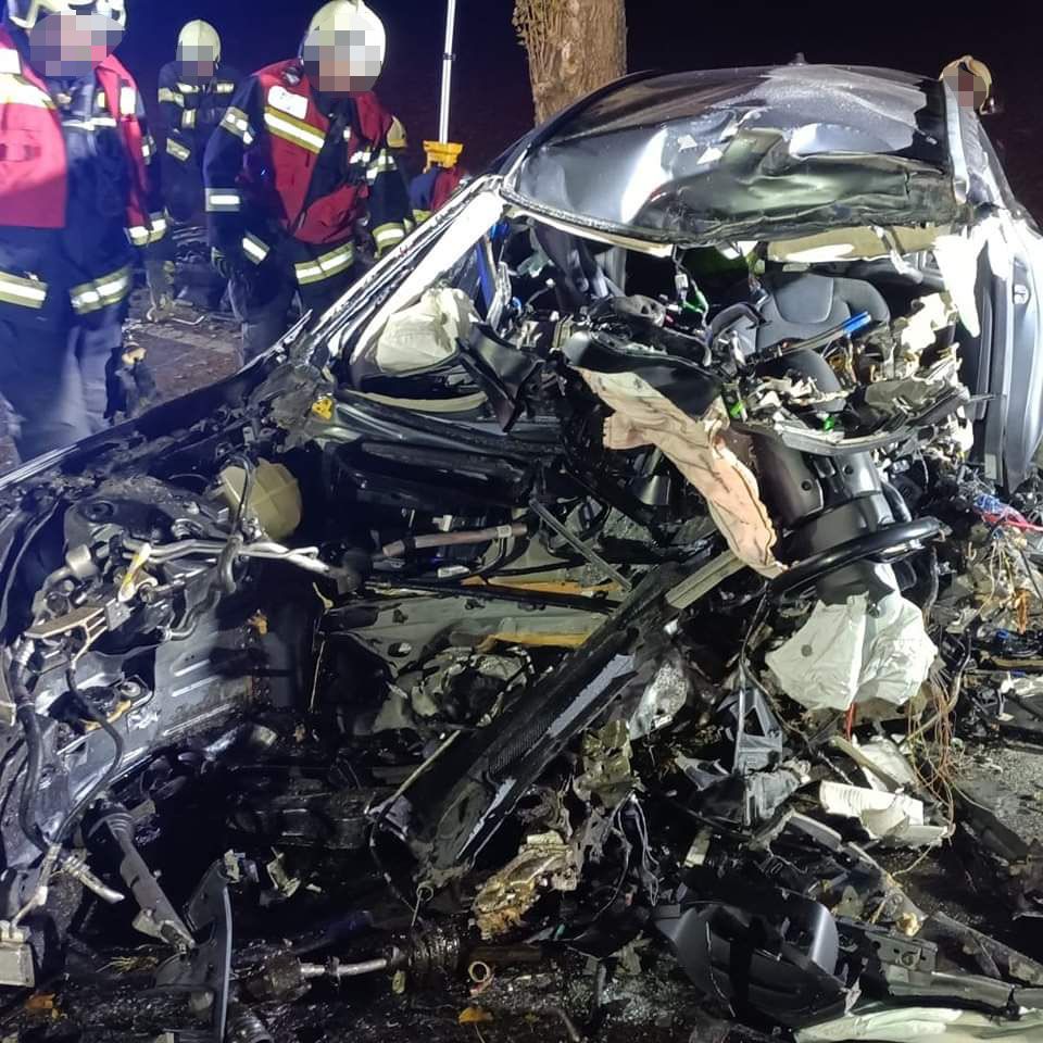 Tödlicher Verkehrsunfall bei Engelhartstetten – Einsatzkräfte vor Ort