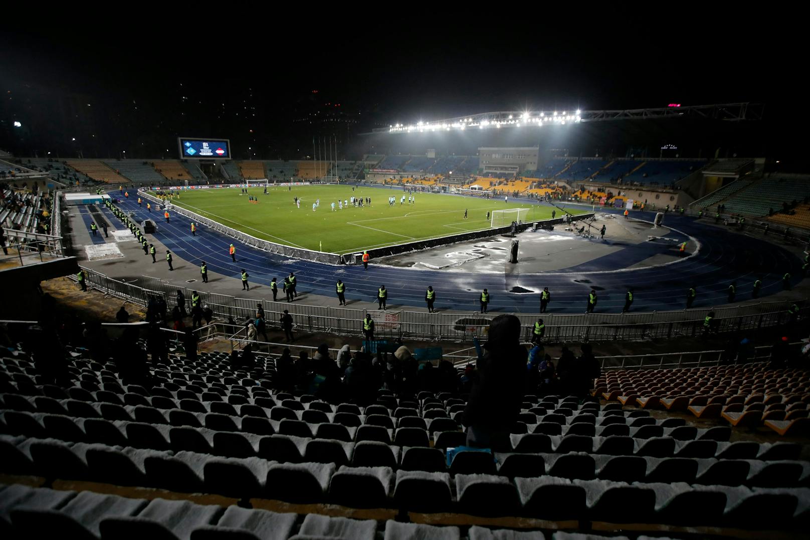 Bei -5 Grad Celsius musste Österreichs Nationalteam im bitterkalten Almaty in Kasachstan ran. 