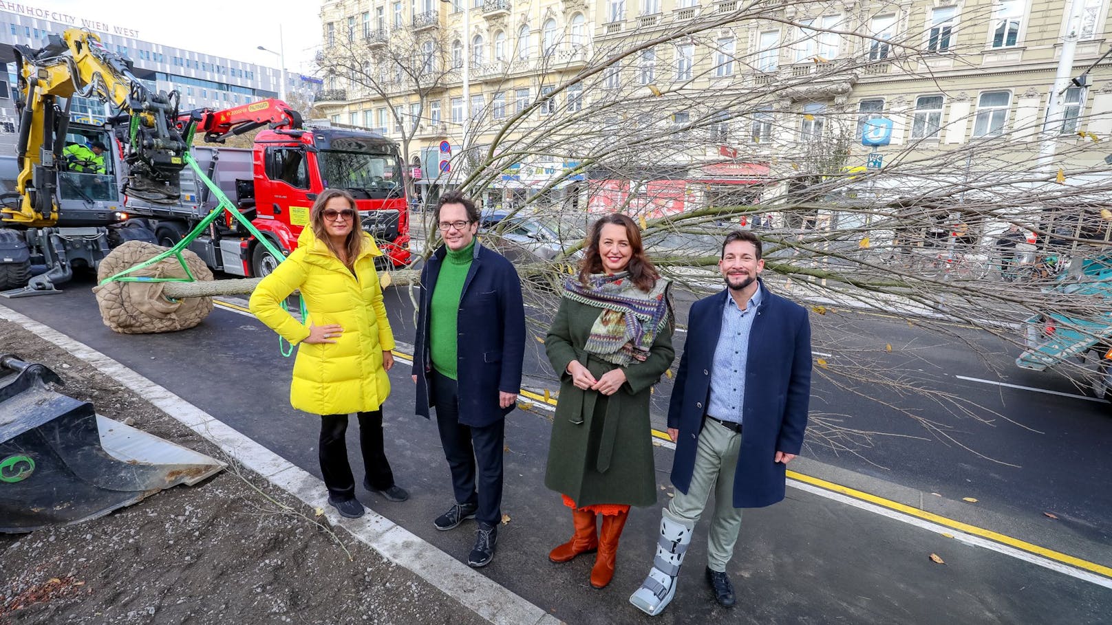 Planungsstadträtin Ulli Sima (SP), Neubau-BV Markus Reiter (G), Selma Arapovic (Neos) und Mariahilf-Bezirkschef Markus Rumelhart am Christian Broda Platz. 