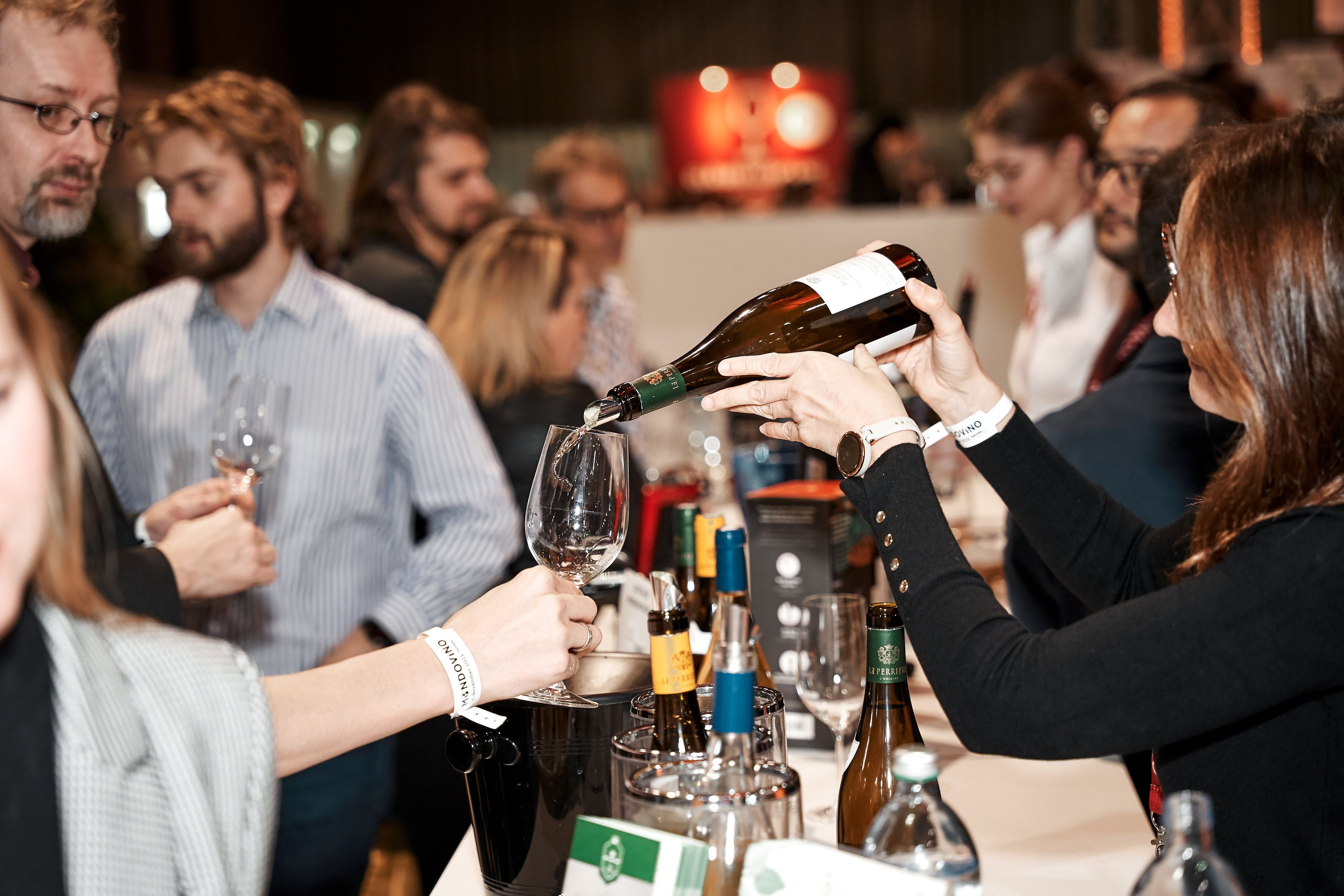 Über 170 nationale und internationale Produzenten entführen auf eine Entdeckungsreise durch Weinregionen aus aller Welt.