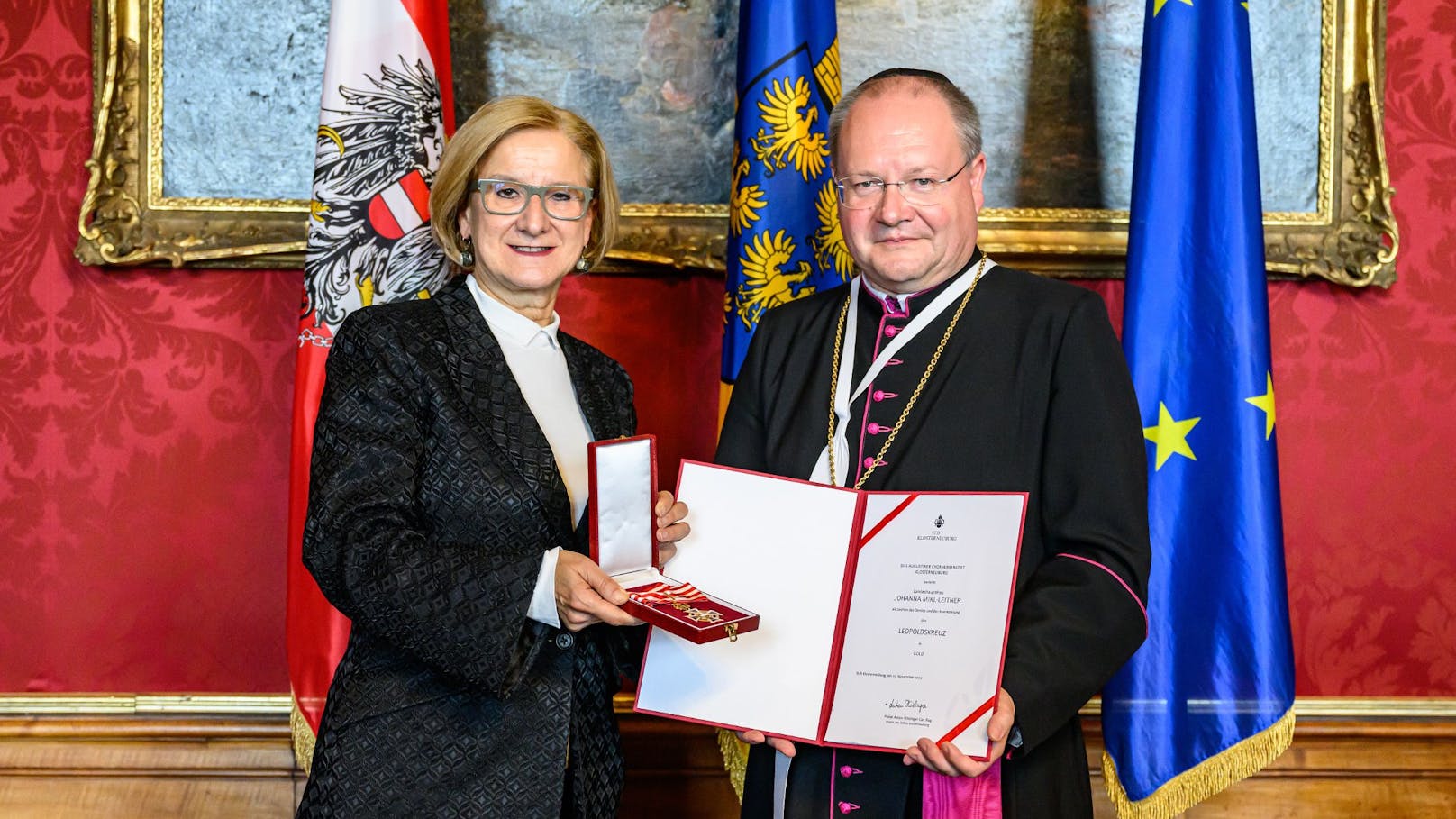 Landeshauptfrau Johanna Mikl-Leitner mit dem Propst des Stiftes Klosterneuburg, Anton Höslinger.