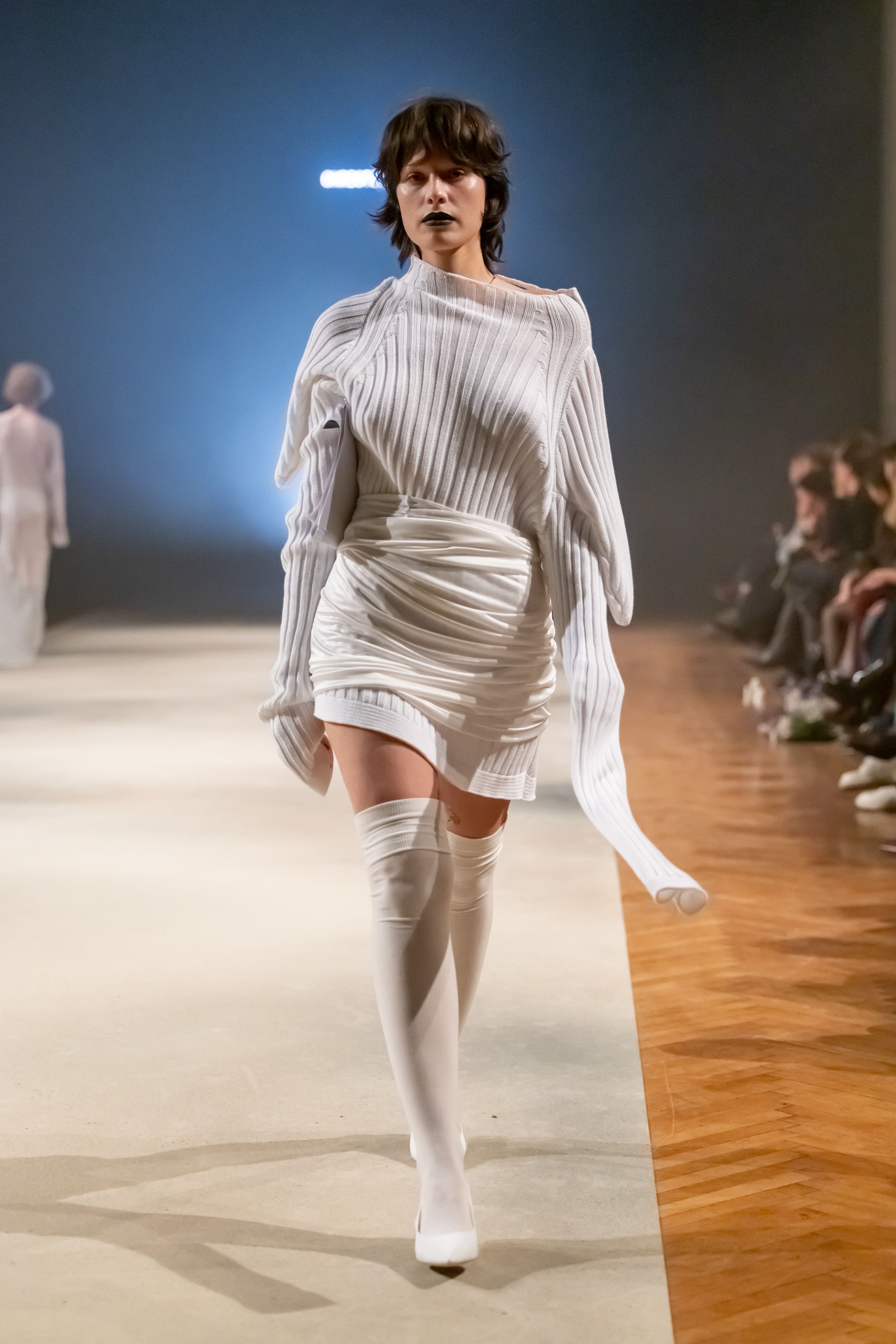 Christina Seewald interpretiert zeitgenössische Strickmode.