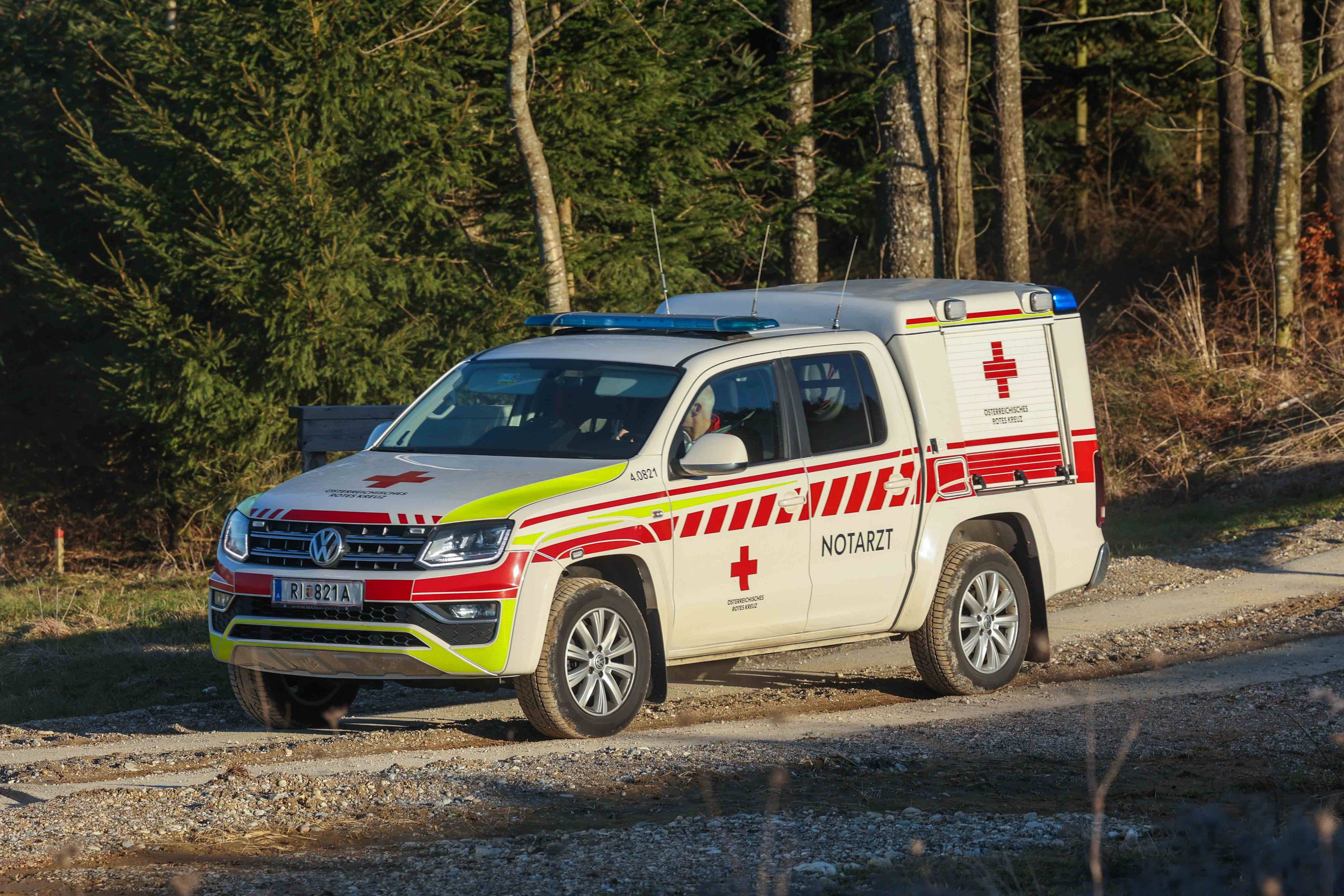Rettungskräfte konnte die Frau zunächst reanimieren. Am Samstag verstarb sie jedoch im Spital. (Symbolbild)