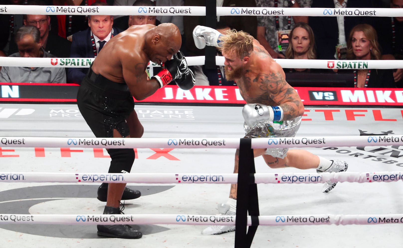 YouTuber Jake Paul schlug im Ring Box-Weltmeister Mike Tyson, gewann das Box-Event des Jahres (15.11.2024)