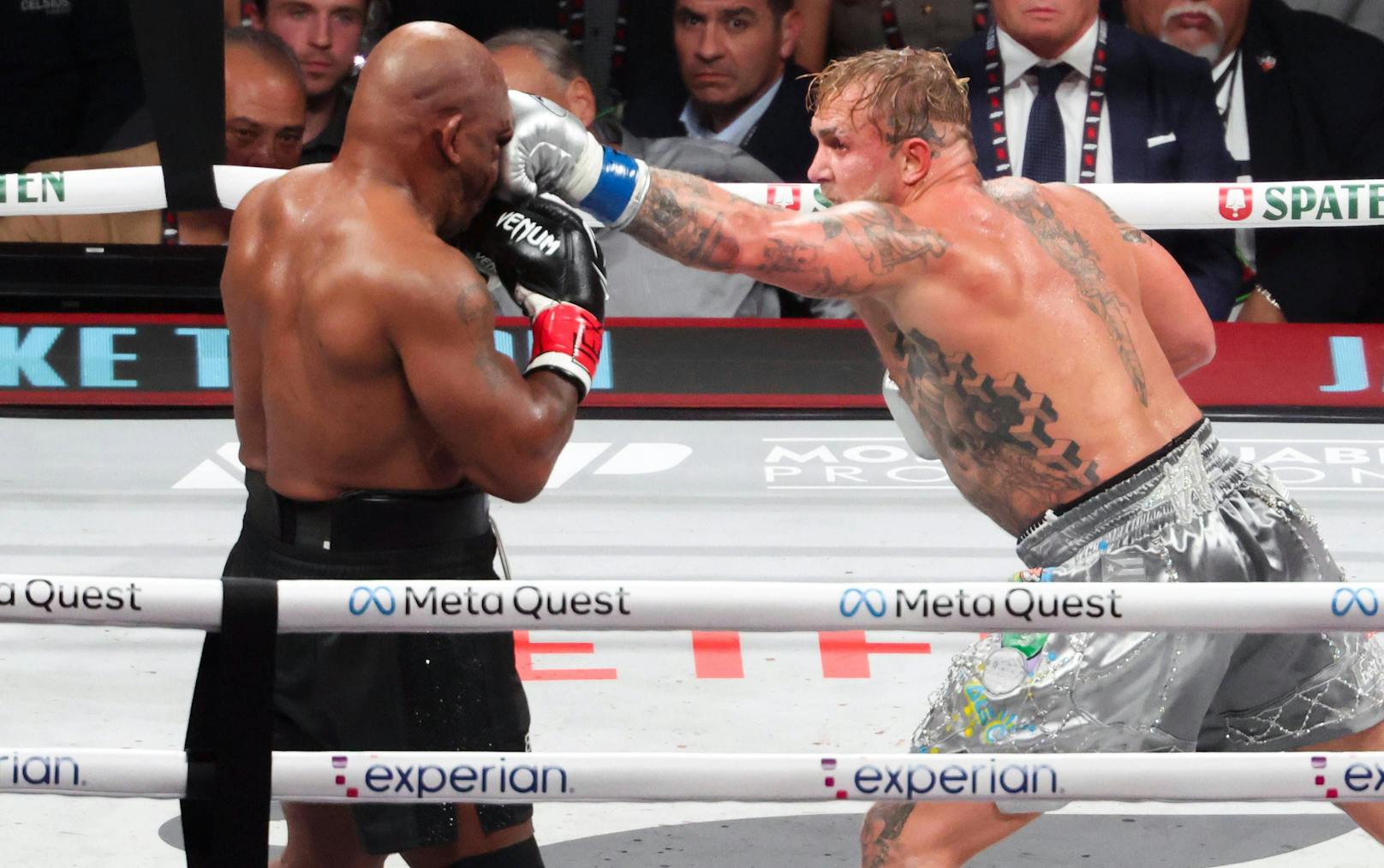 YouTuber Jake Paul schlug im Ring Box-Weltmeister Mike Tyson, gewann das Box-Event des Jahres (15.11.2024)