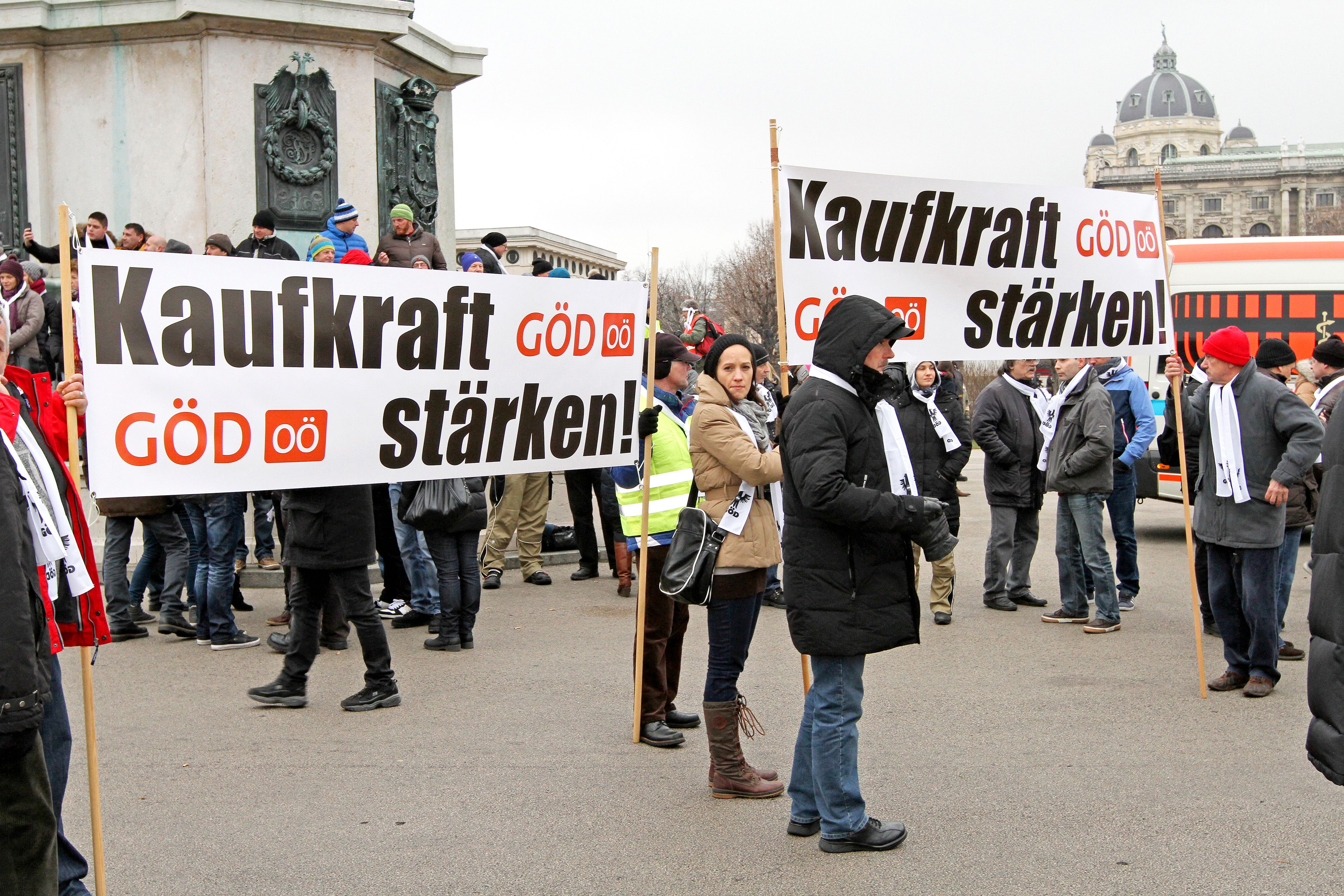 Demo 2013 in Wien: Damals kamen 40.000, der Ring verwandelte sich in einen Parkplatz für Autobusse.