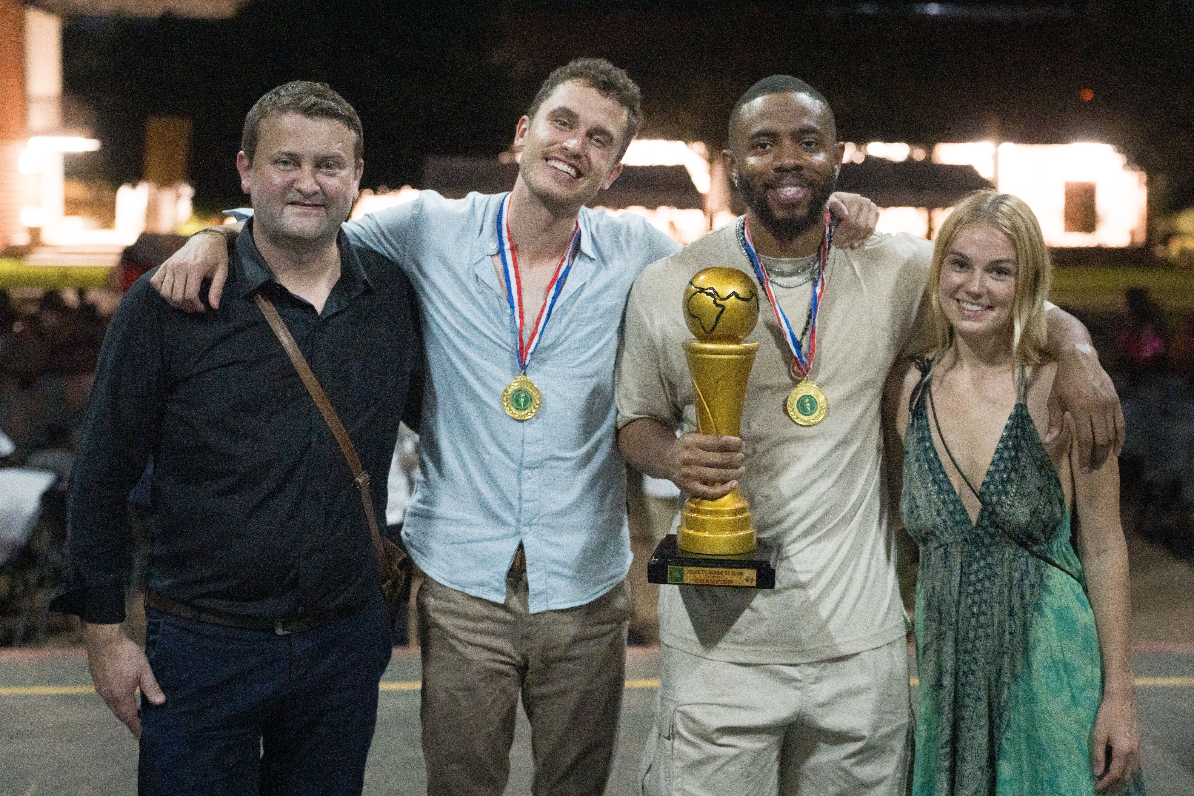 Martin Streimelweger (Vertreter der österreichischen Botschaft Abuja), Poetry Slam Vize-Weltmeister Emil Kaschka, Poetry Slam Weltmeister Chev (USA) und Katharina Wenty (österreichische Poetry Slam Botschafterin für Internationales) (v.l.)