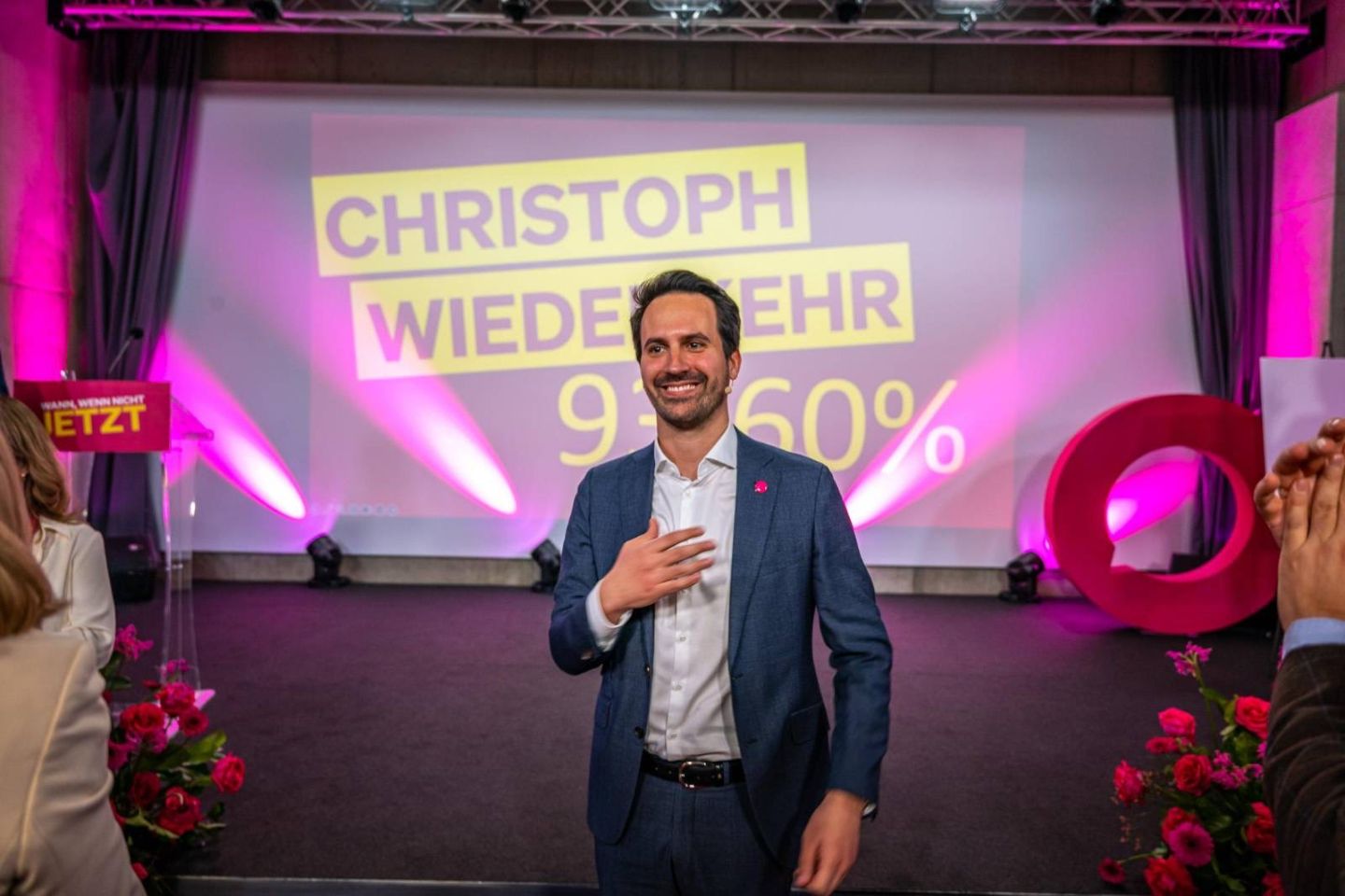 Bildungsstadtrat Wiederkehr wurde als Wiener NEOS-Chef mit 93,6 Prozent wiedergewählt.