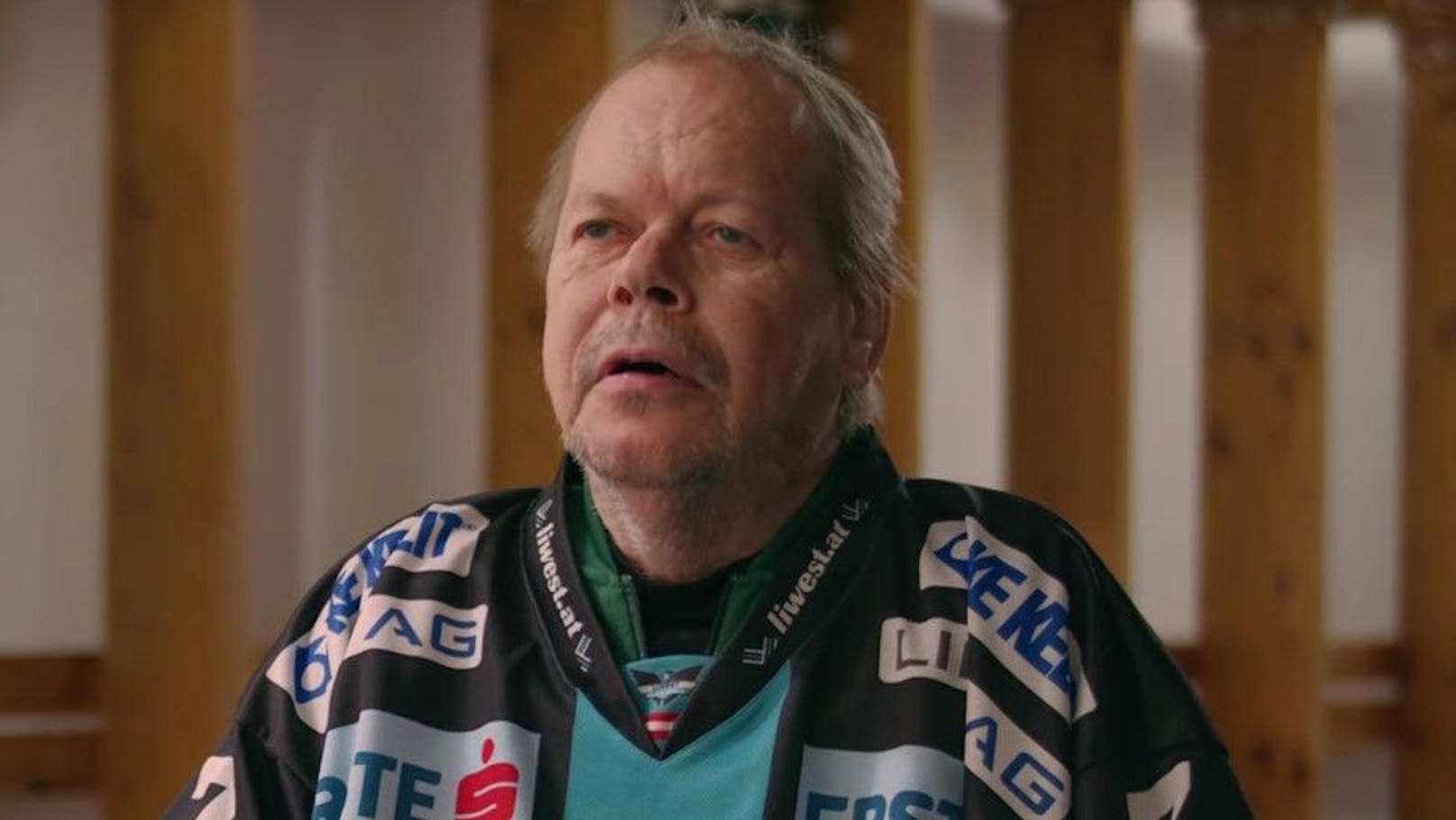 Black-Wings-Fan Manfred ist "fast bei jedem Heimspiel" seiner Eishockey-Helden dabei.