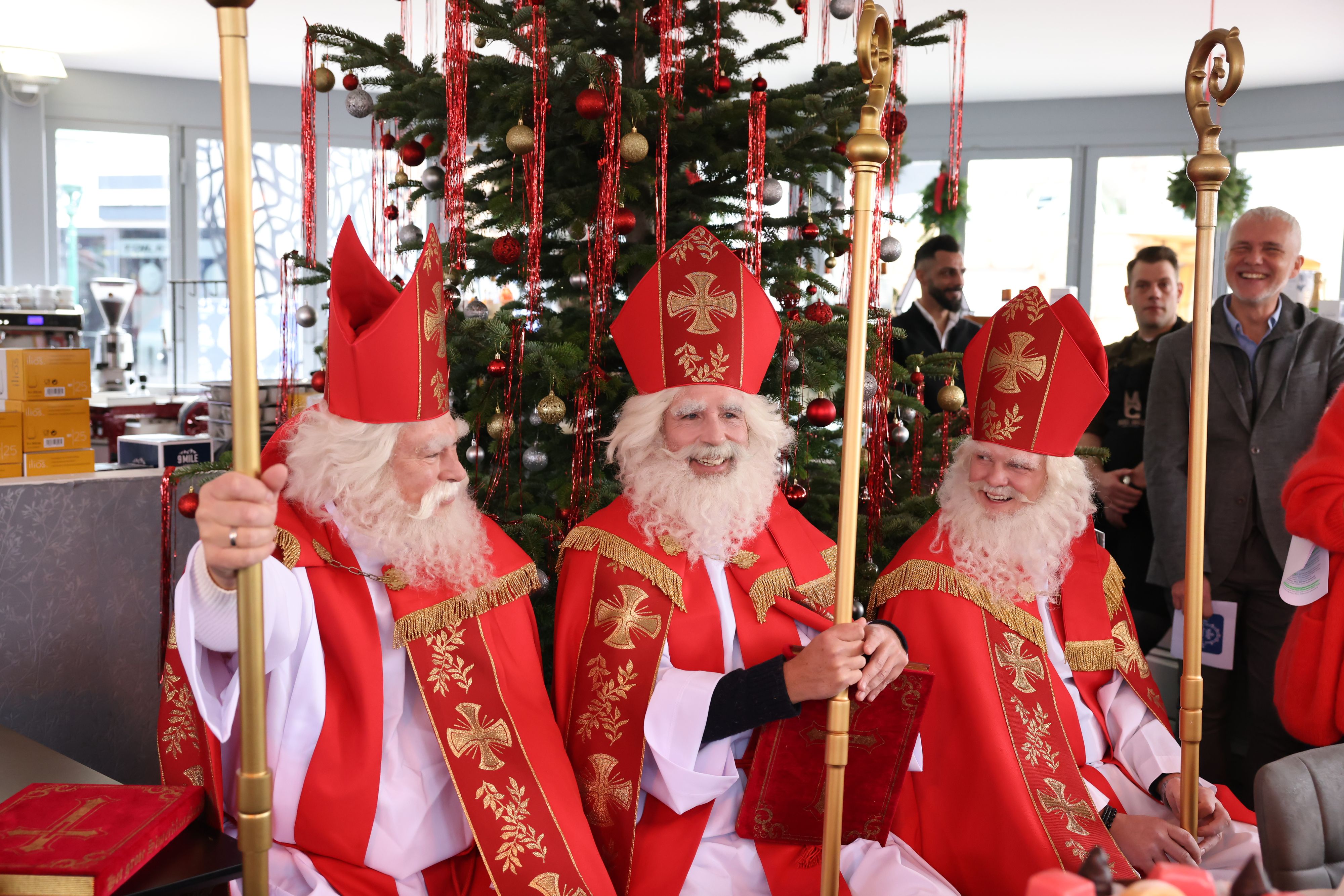 Wer sind denn die drei Männer mit den weißen Bärten?
