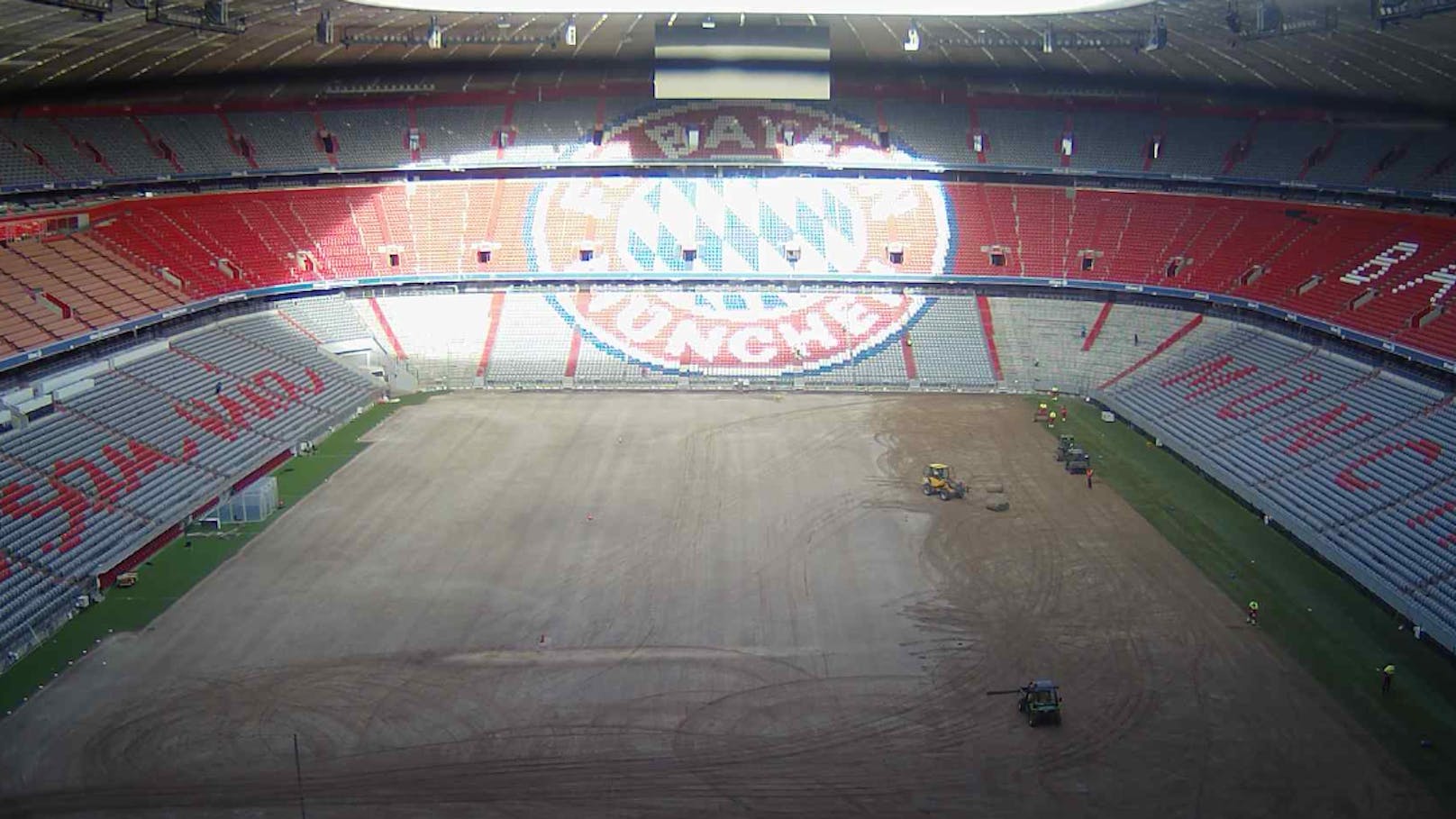 Bayern-Stadion hat plötzlich keinen Rasen mehr