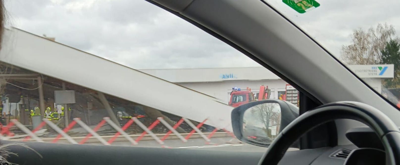 In Steyr ist es am Montag zu einem spektakulären Unfall gekommen. Es wurde niemand verletzt.