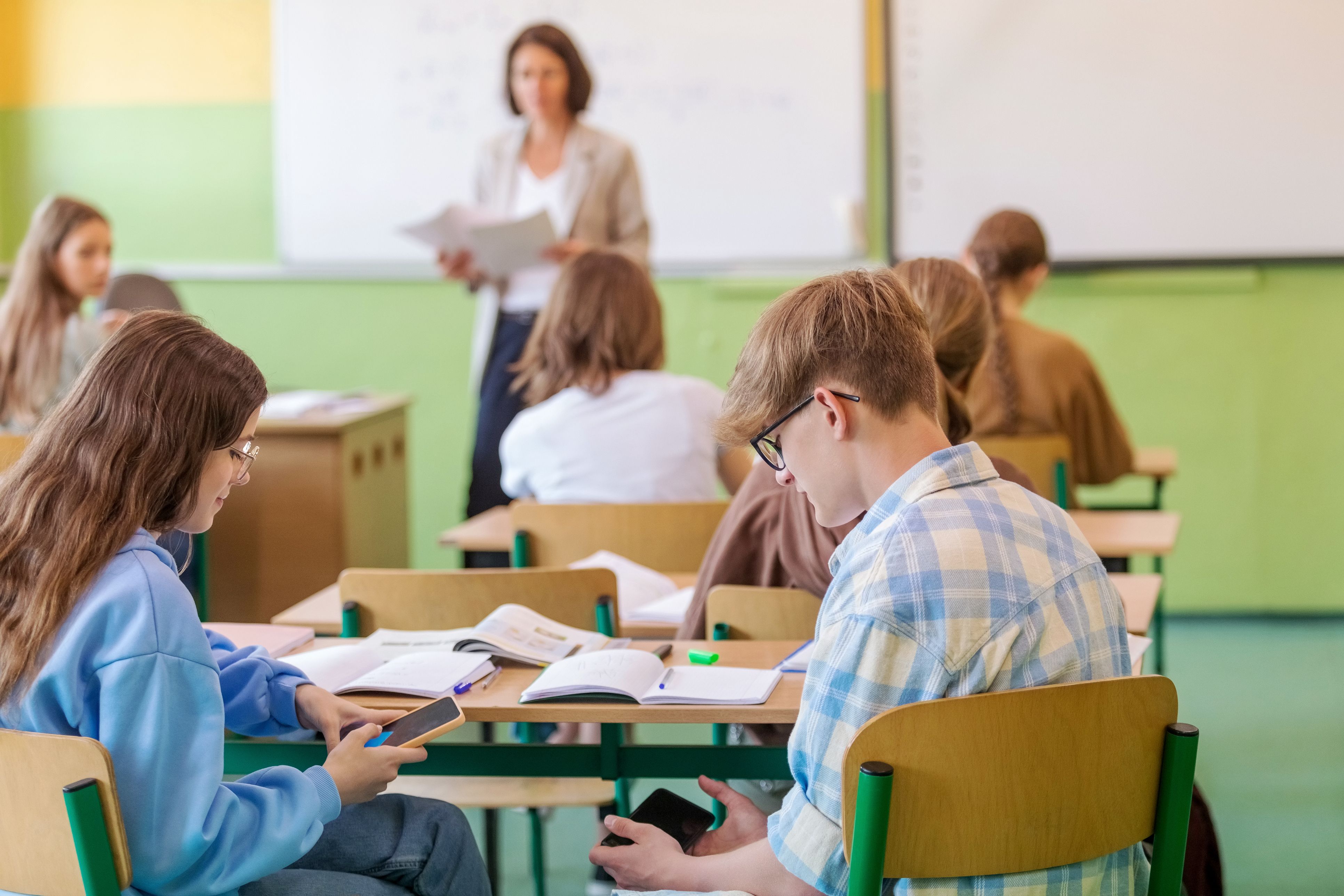 Eine Lehrerin ist besorgt: Schüler hätten den Respekt vor den Pädagogen verloren.